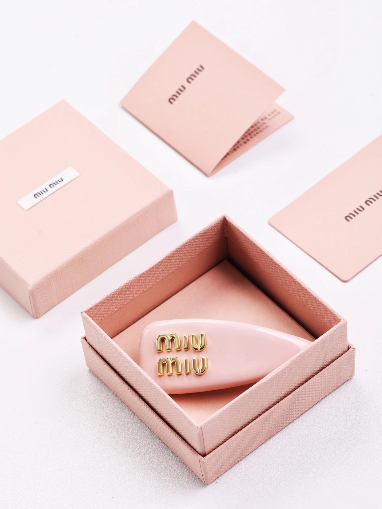 Item ID 8381 M1u-M1u- Miu Miu -2023FW- Pink patent leather hairpin - gold hardware