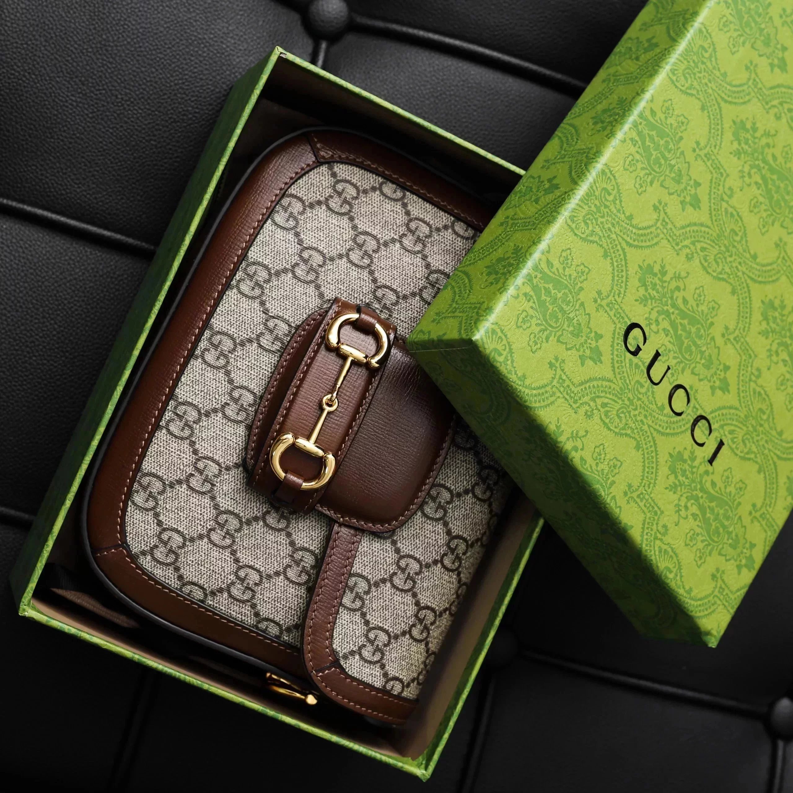 Item ID 8462 Correct oil edge - Needle car details _- GC floral saddle bag - Horseb