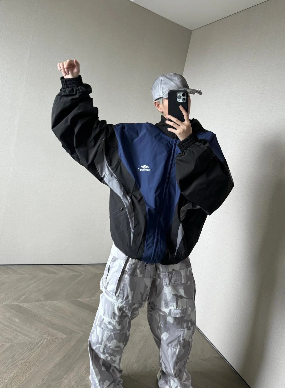 Item ID 8014 Balenc1@ga- Paris-2024SS - Tri color Spliced Windbreaker Coat - OVisiz