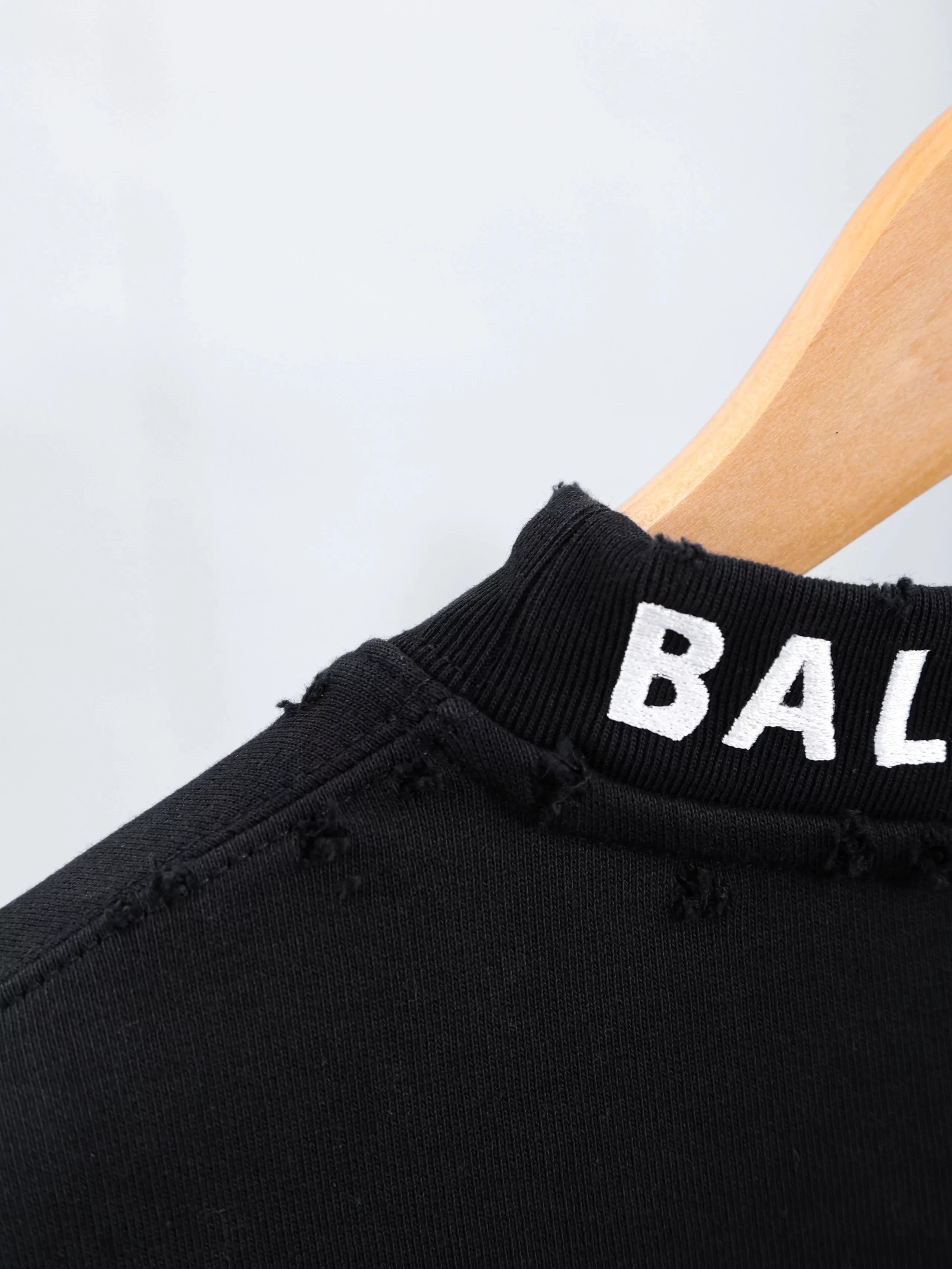 Item ID 8073 Balenci@ga- Paris -2023ss- Back neck lettering logo- crew neck sweatsh