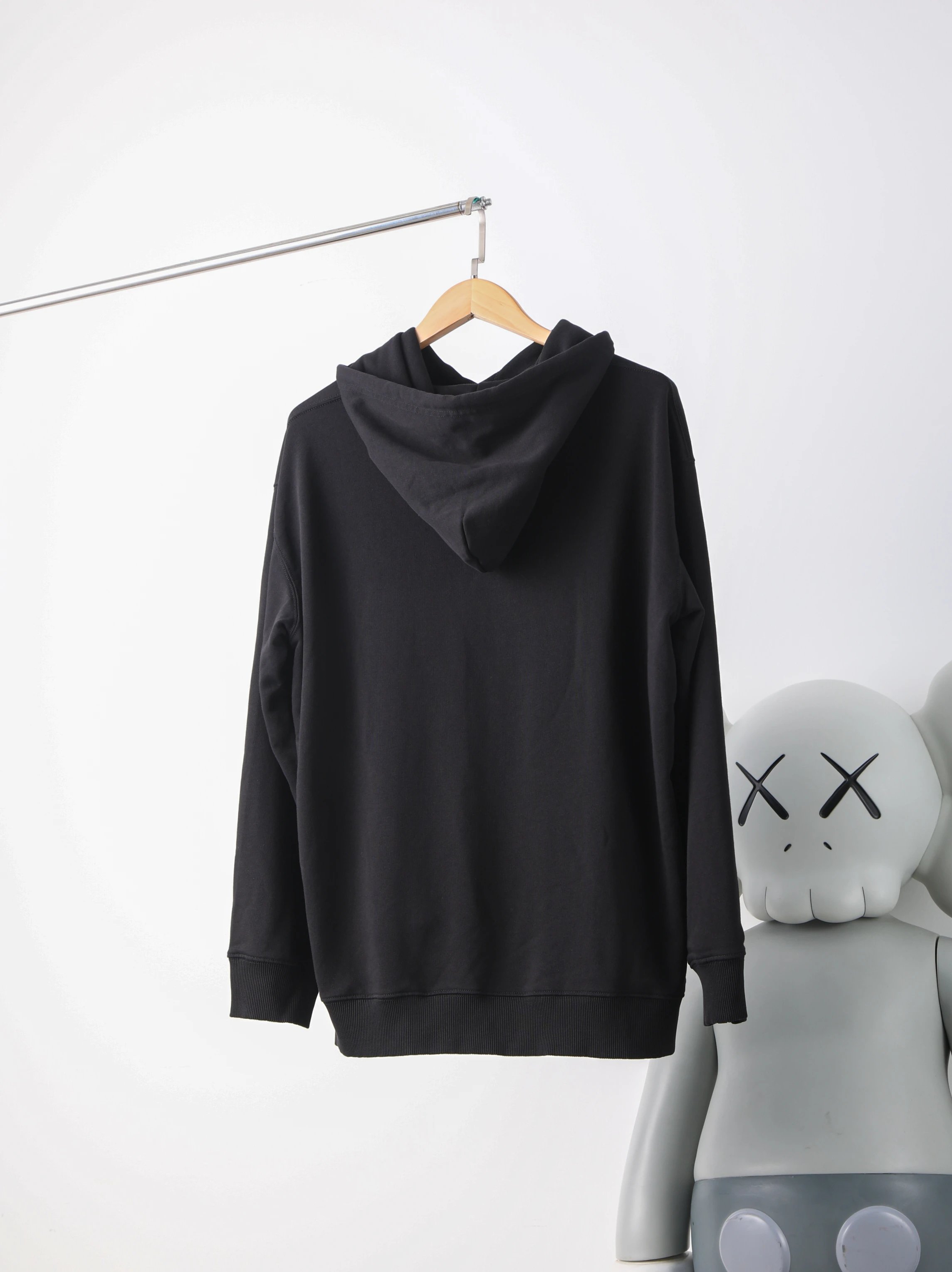 Item ID 8149 Mais0n-Marg1ela- Majira -2023ss-MM6 calendar print sweatshirt - Correc