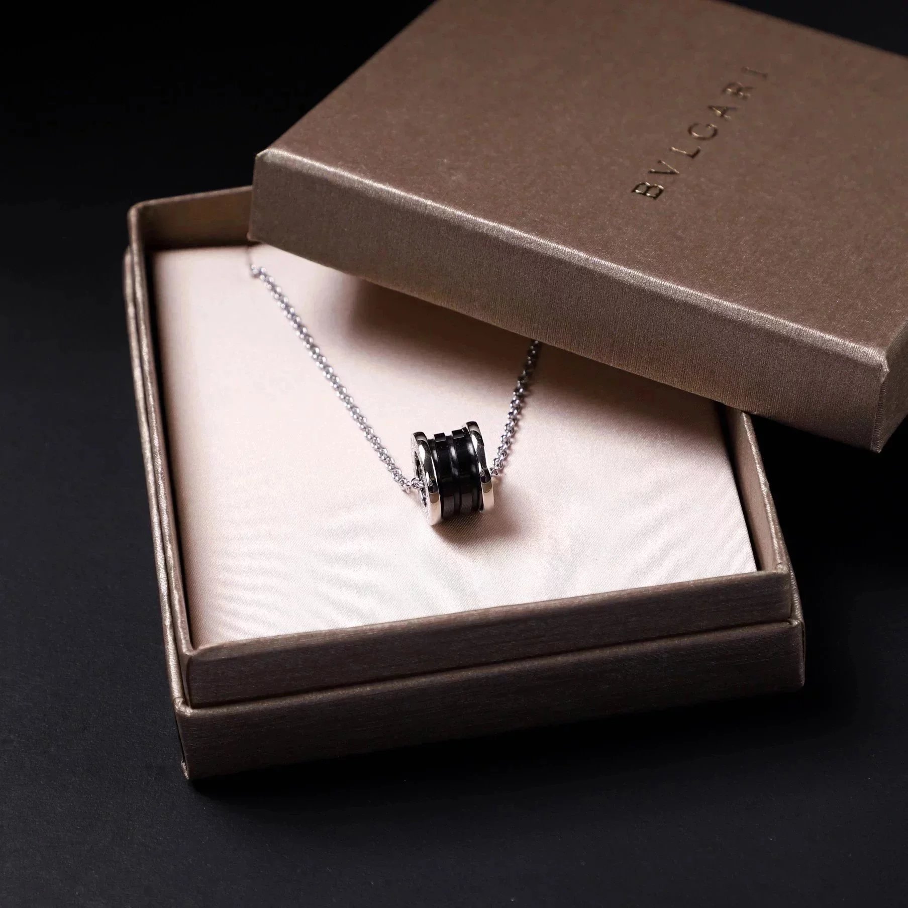 Item ID 8372 Baoge -BGR- Takaraya - Charity Little Red Man Black Ceramic Pendant S9