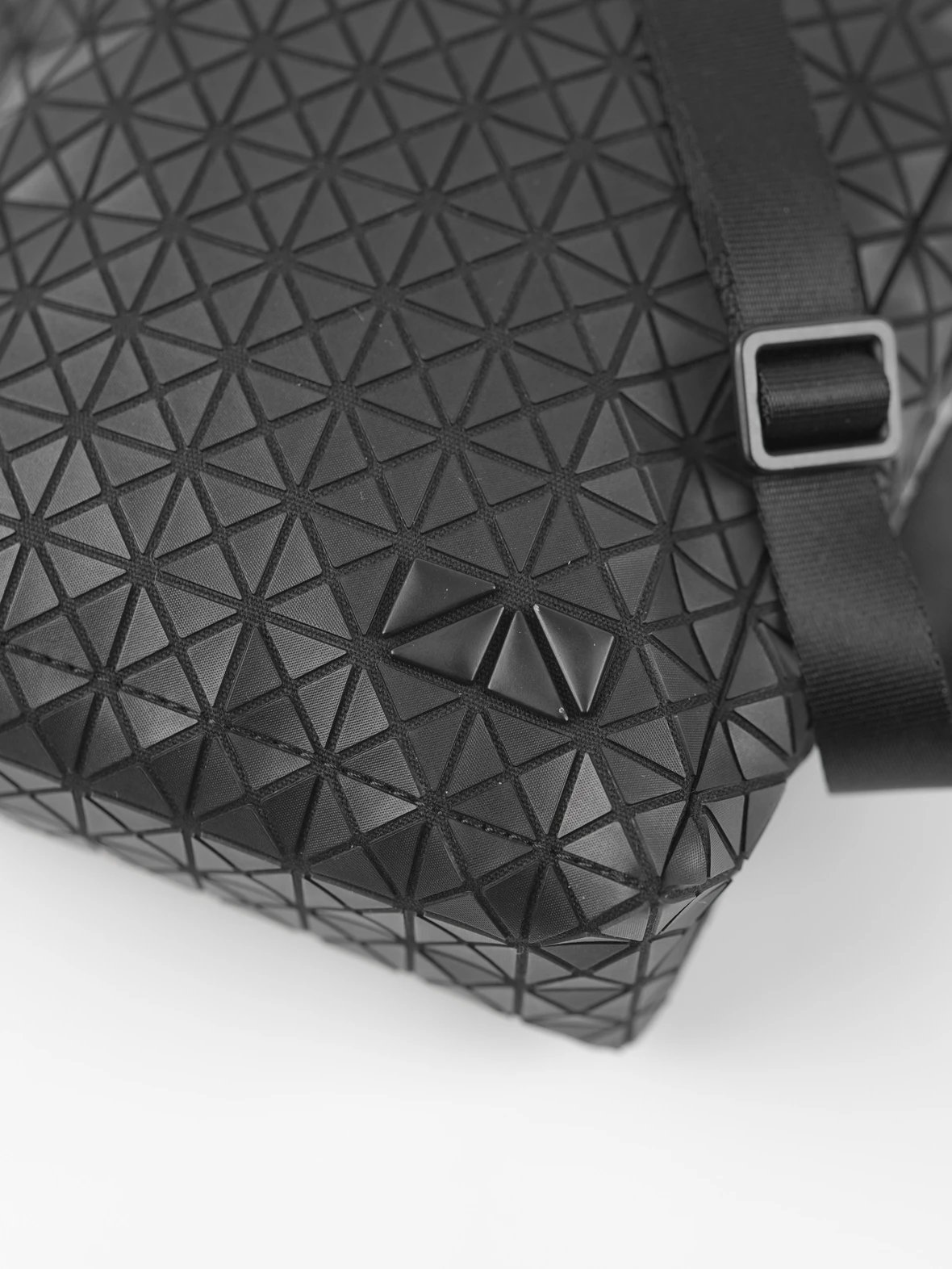 Item ID 8488 Issey Miyake -VOYAGER Series limited to March, matte matte solid color