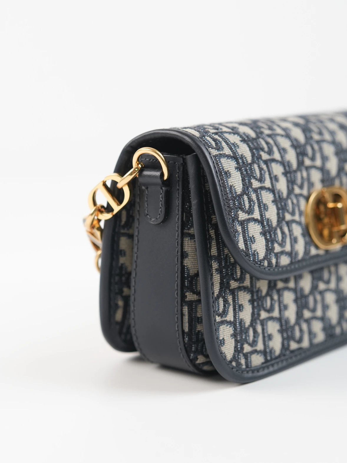 Item ID 8448 Avenue-CD- Buckle flap closure Oblique Printed fabric shoulder crossbo