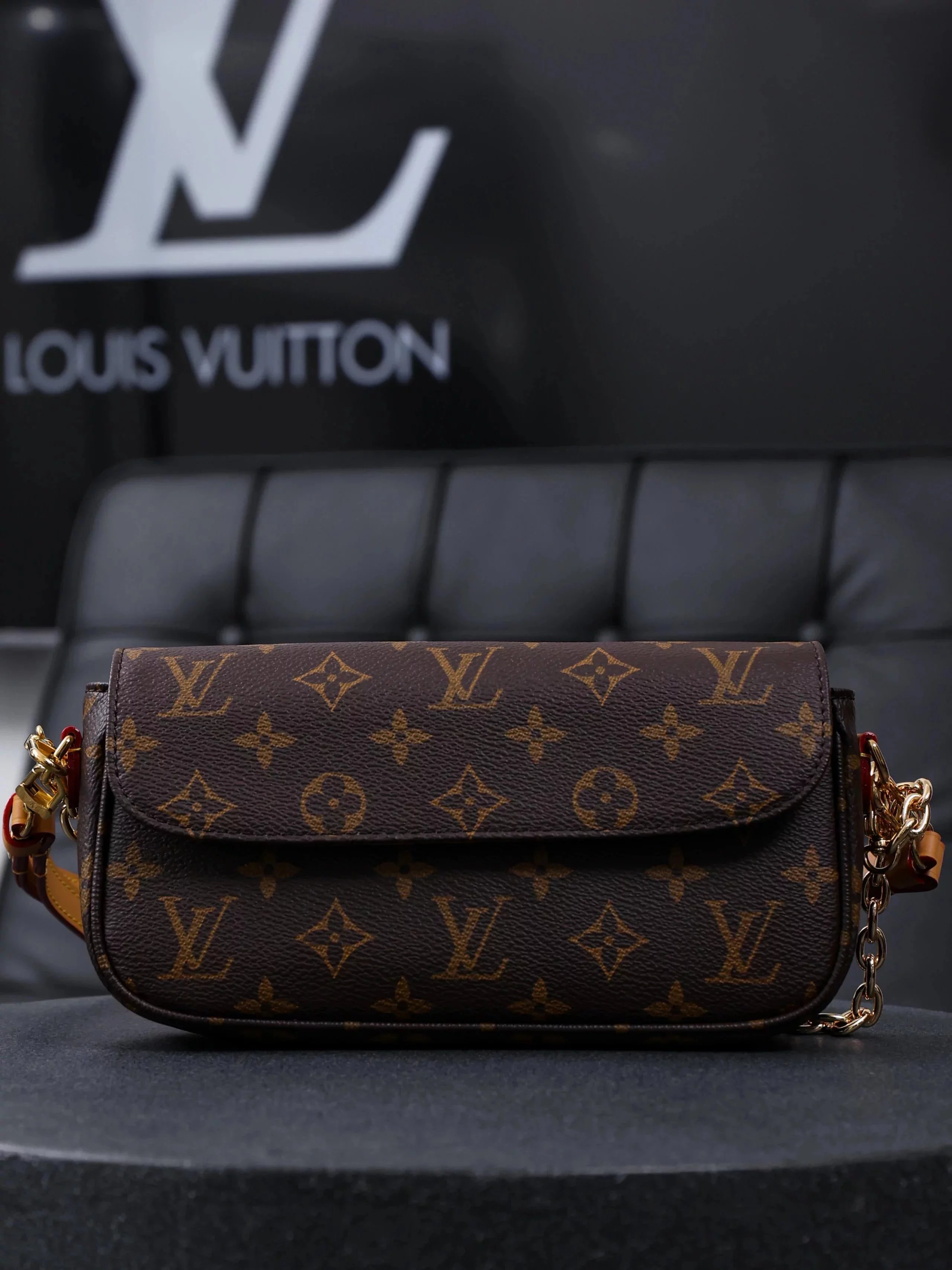 Item ID 8431 Advanced Customization - Wallet On Main IV Handbag - Underarm Bag - Ch