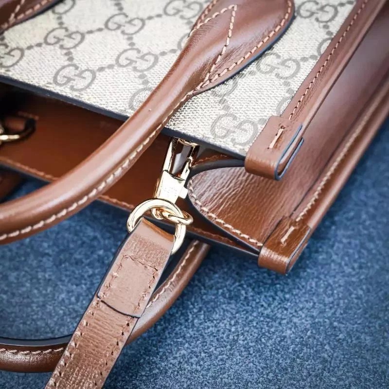 Item ID 8480 GUCCI Gucci GG-Retro Series decorated with interlocking pairs G mini t
