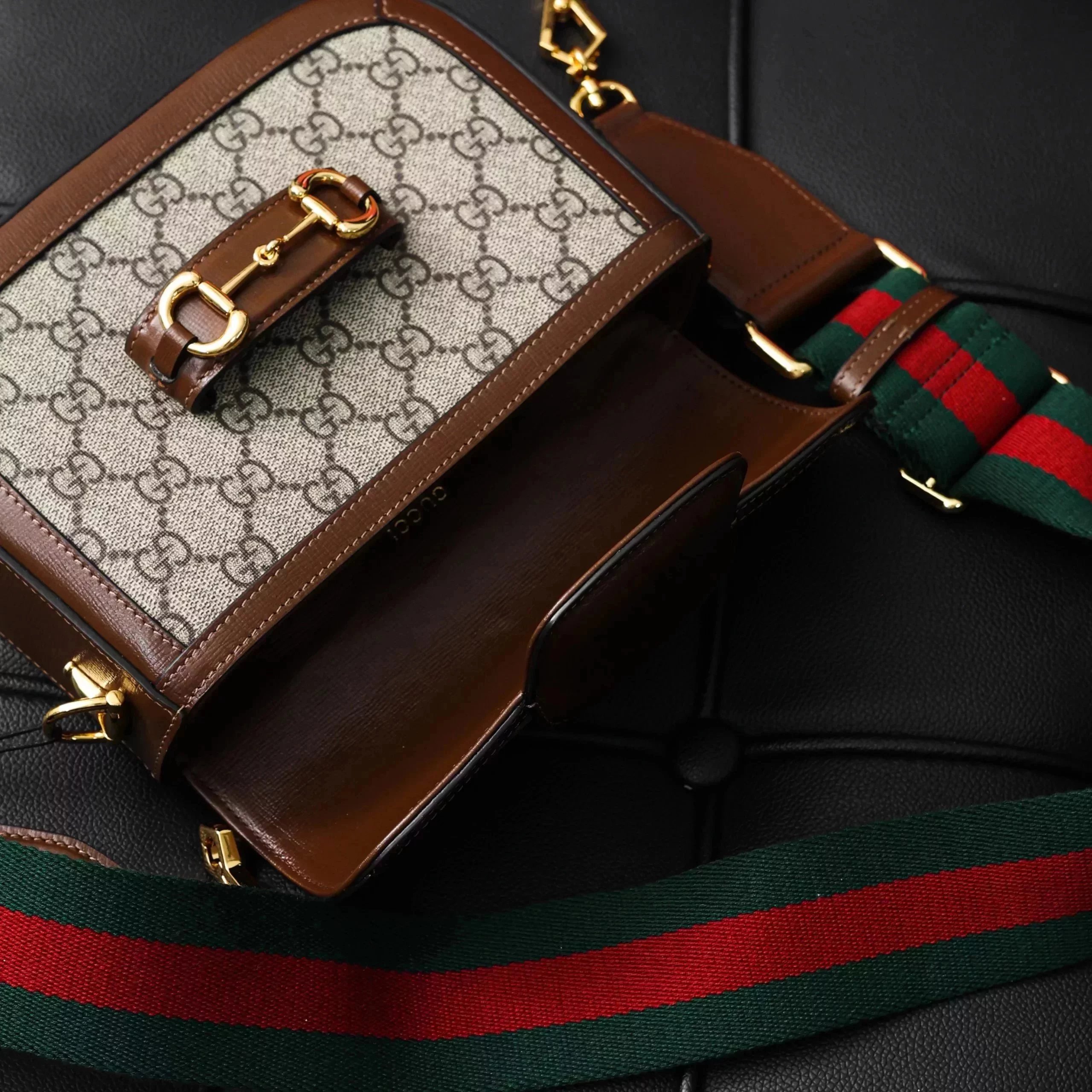 Item ID 8462 Correct oil edge - Needle car details _- GC floral saddle bag - Horseb