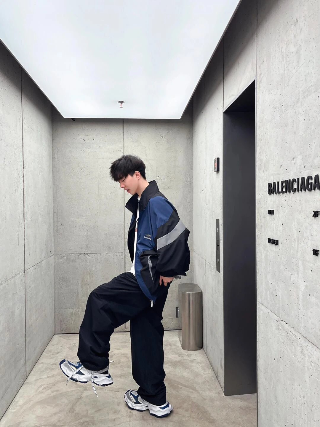 Item ID 8014 Balenc1@ga- Paris-2024SS - Tri color Spliced Windbreaker Coat - OVisiz