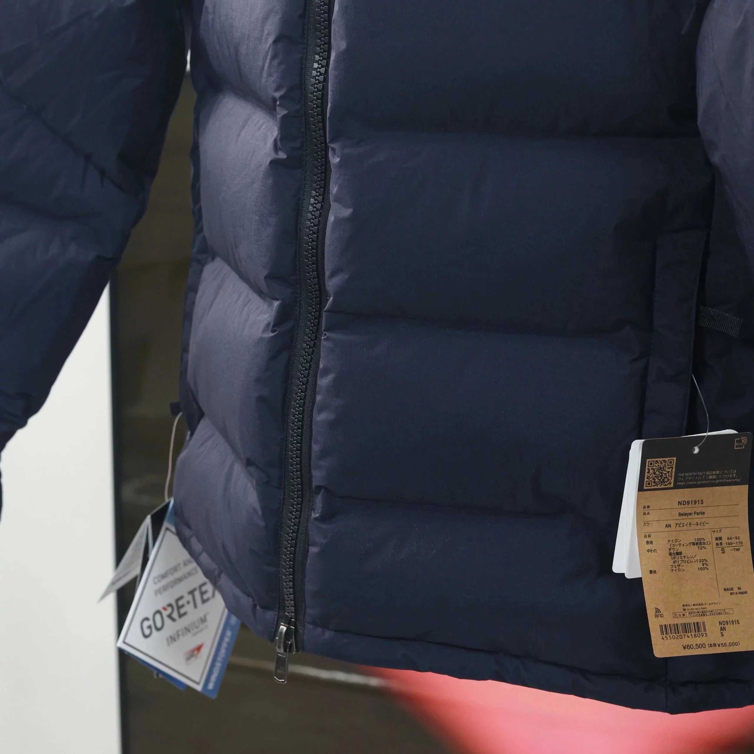 Item ID 8139 “Goretex waterproof fabric - correct 72% Down content ”-TheNorthFace n
