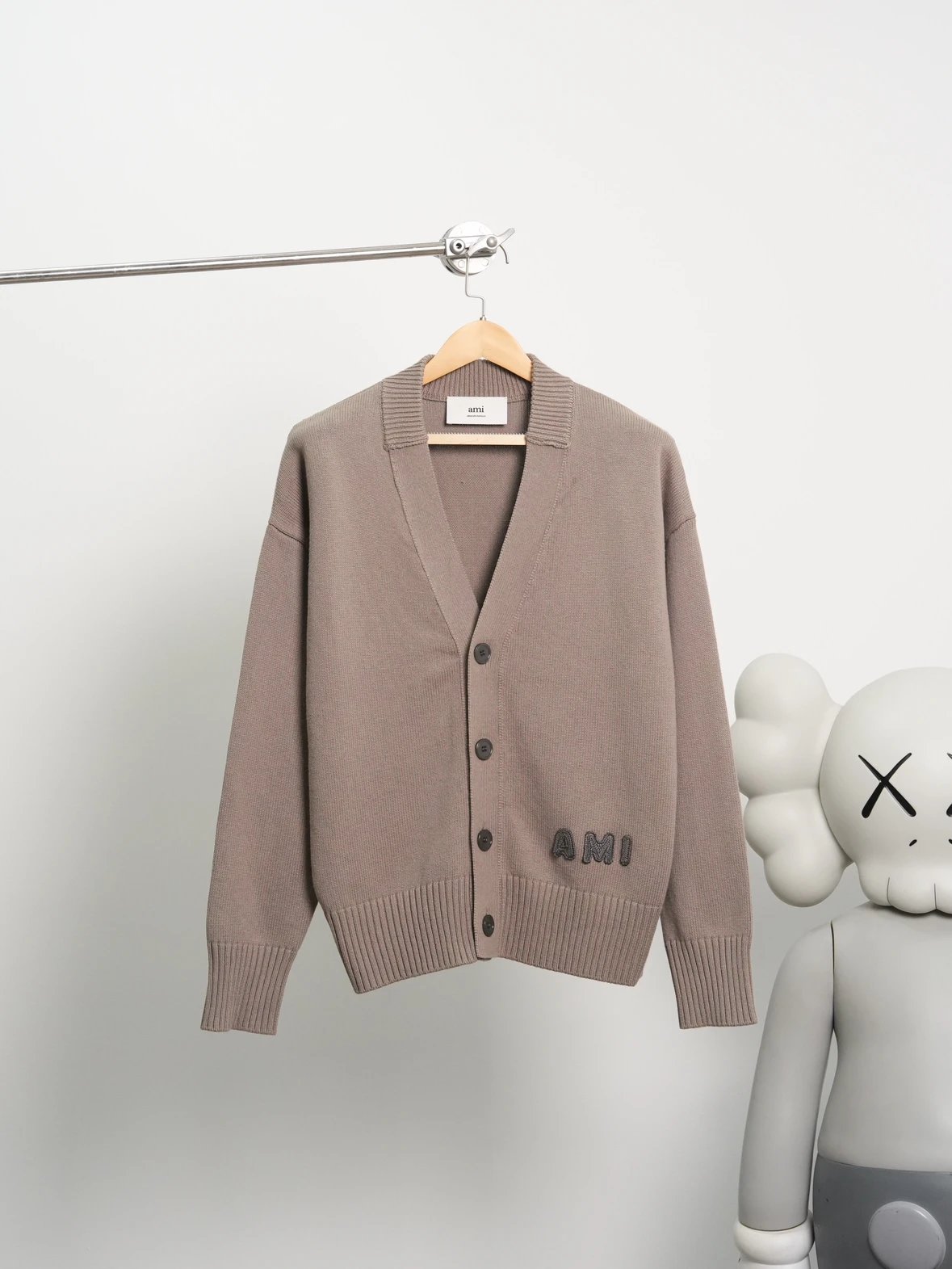 Item ID 8001 AMI embroidered logo V collared long sleeve sweater “85% cotton ➕15%