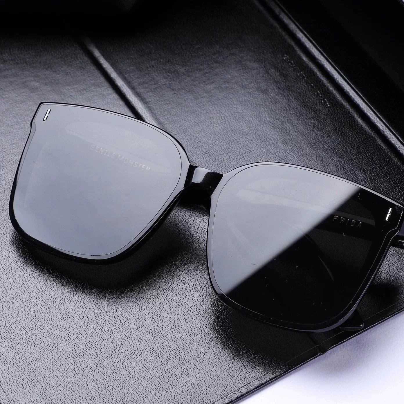 Item ID 8410 Gentleman Monster Sunglasses - Large frame classic versatile sunglasse