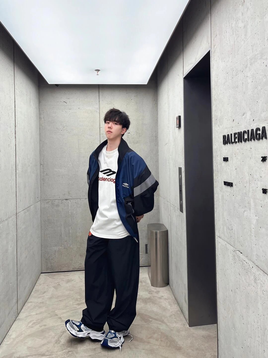 Item ID 8014 Balenc1@ga- Paris-2024SS - Tri color Spliced Windbreaker Coat - OVisiz