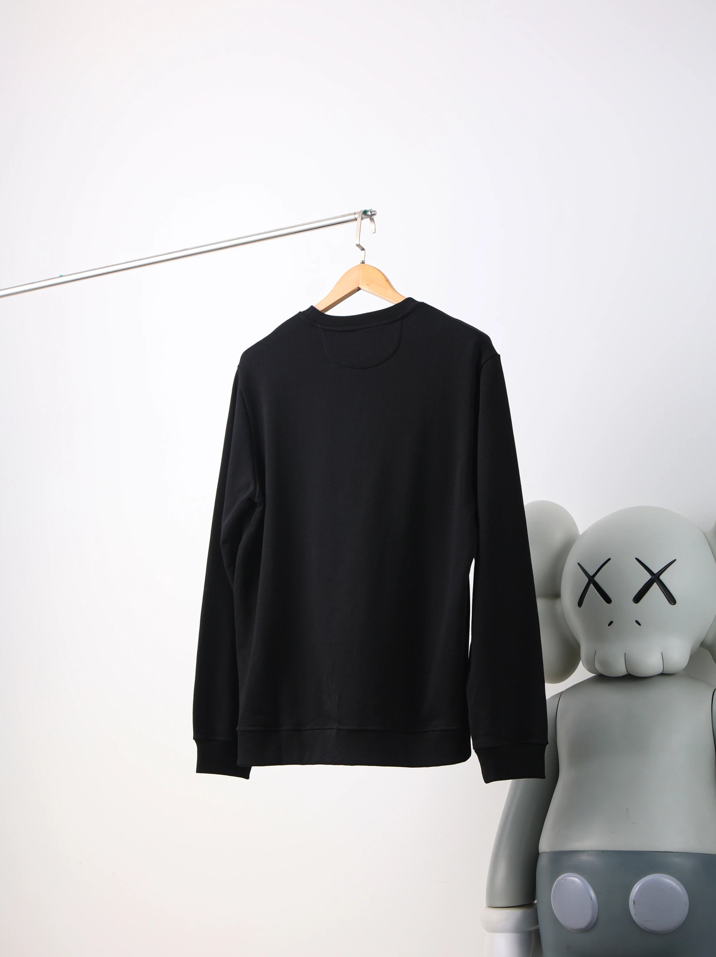 Item ID 8080 FEND1- Fendi -2024ss- Chest classic old-fashioned leather sweatshirt -