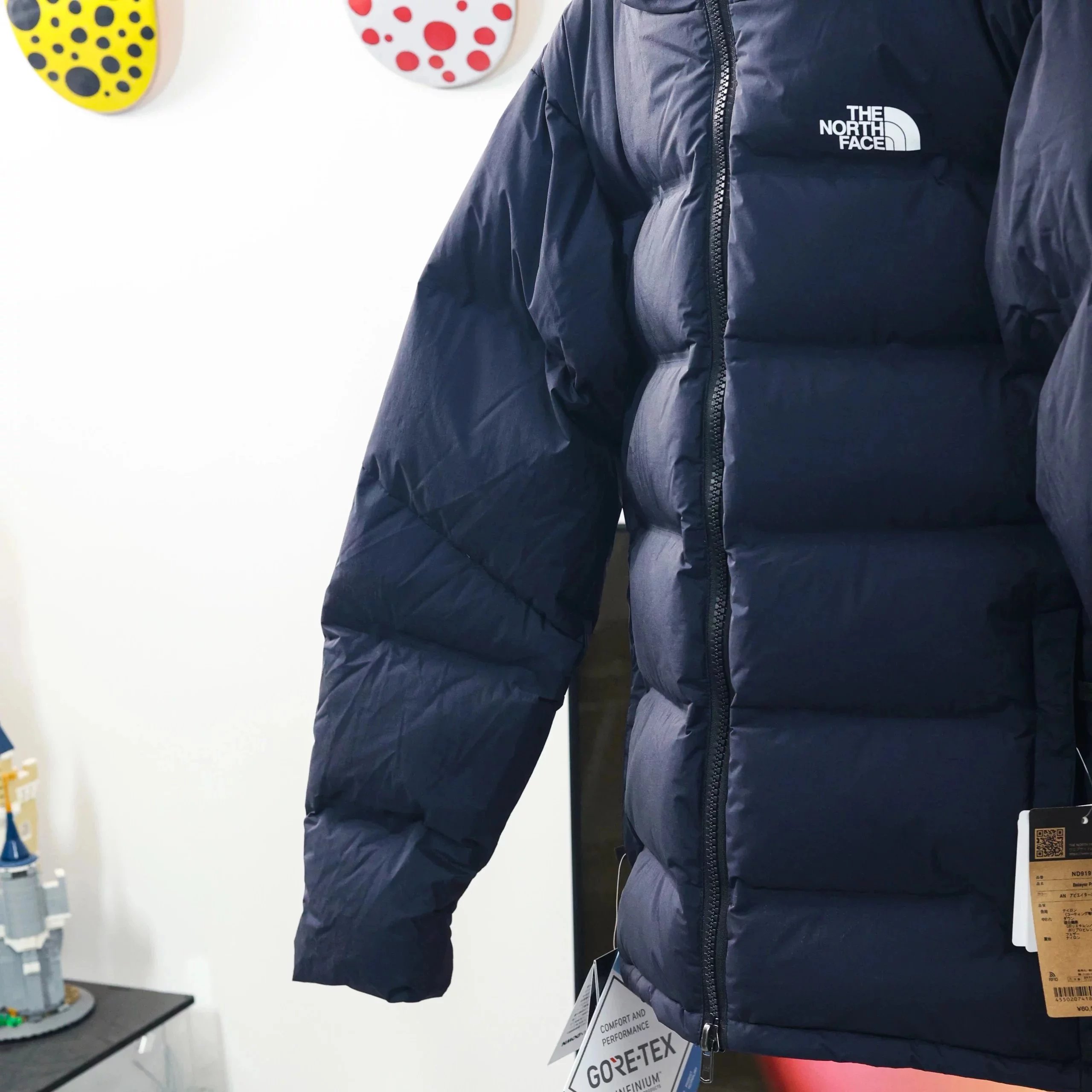 Item ID 8139 “Goretex waterproof fabric - correct 72% Down content ”-TheNorthFace n