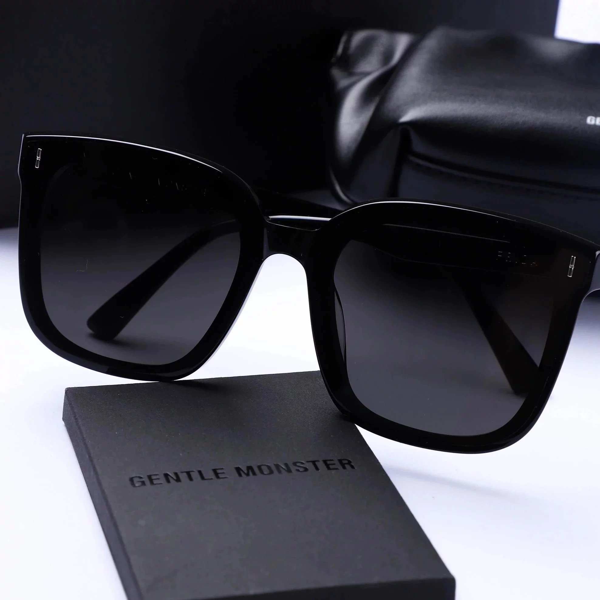 Item ID 8410 Gentleman Monster Sunglasses - Large frame classic versatile sunglasse