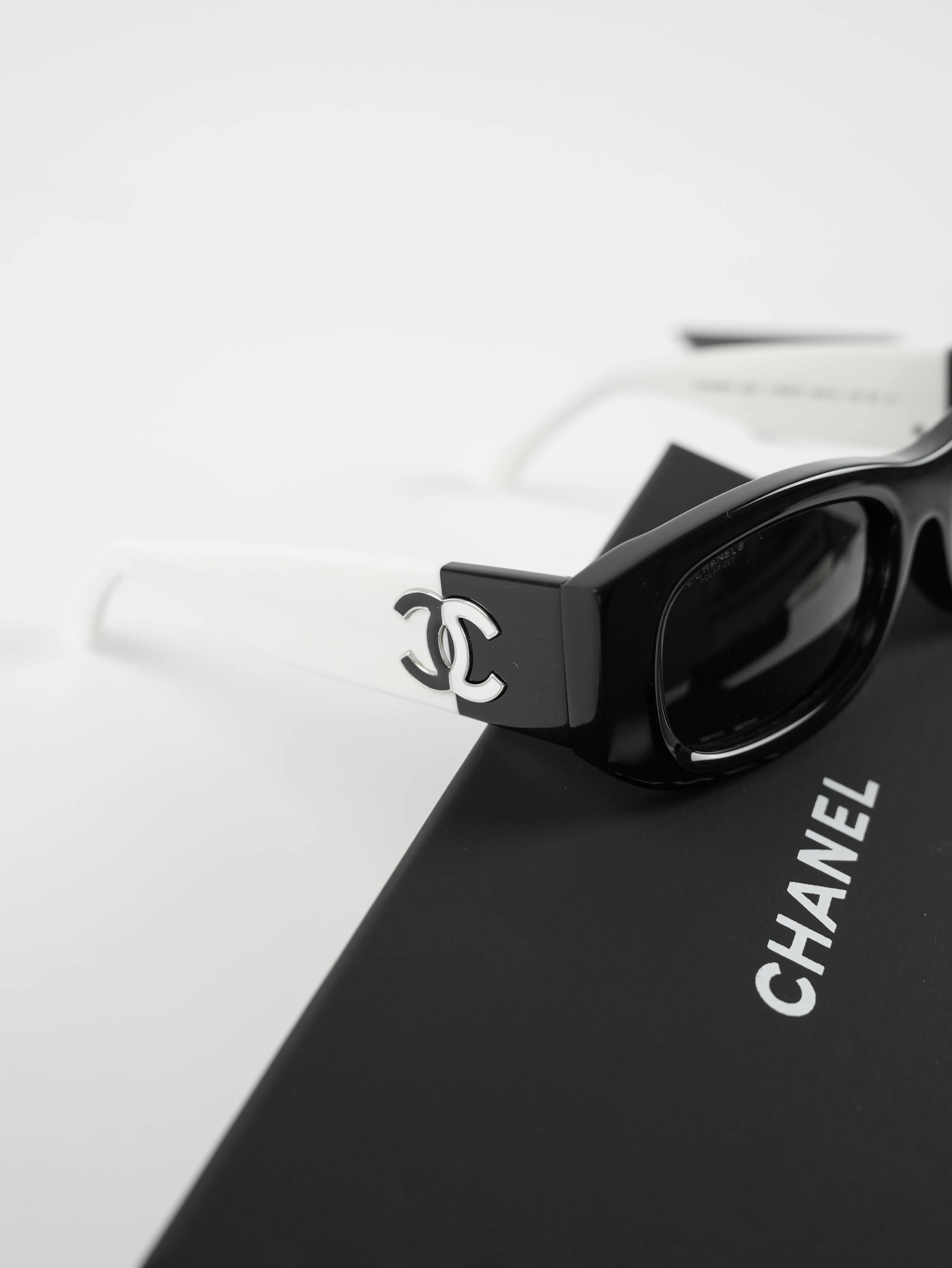 Item ID 8415 Xiaoxiang 5525 Glasses _Adjustable Degree_ Leg Logo Irregular Sunglass
