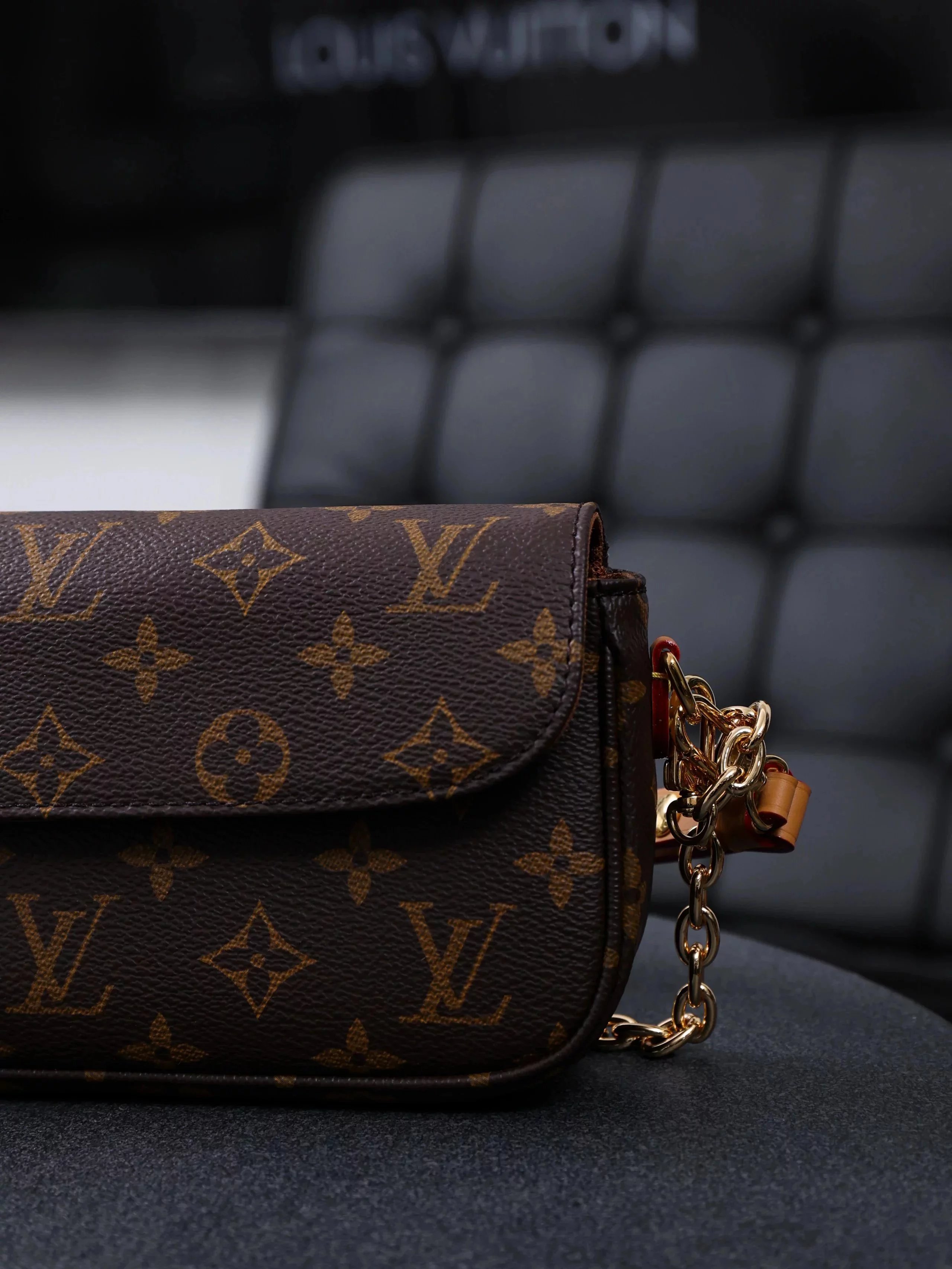 Item ID 8431 Advanced Customization - Wallet On Main IV Handbag - Underarm Bag - Ch