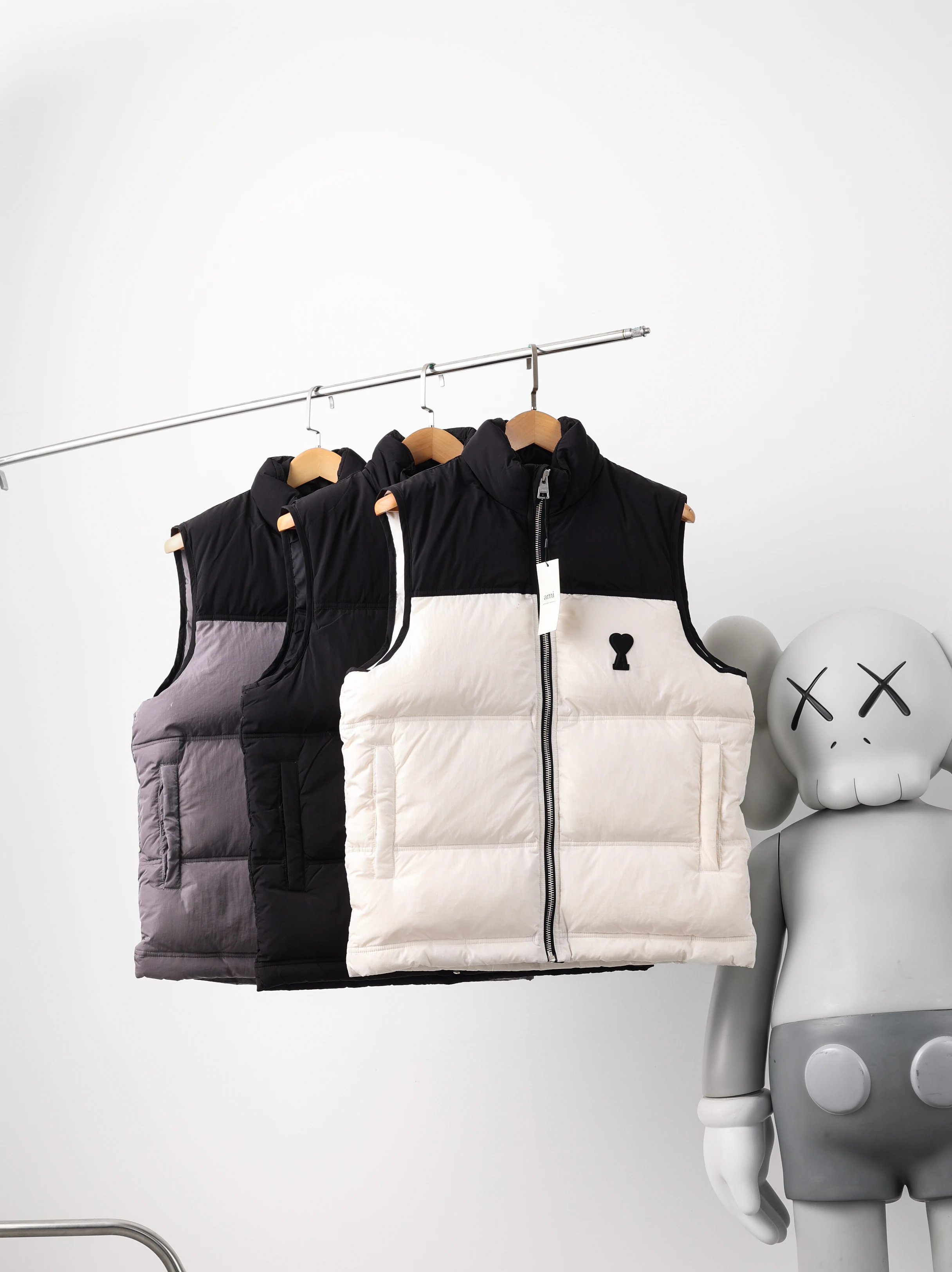 Item ID 8362 AM1PARIS-Am1- down vest - Heart embossed badge vest - Available in bla