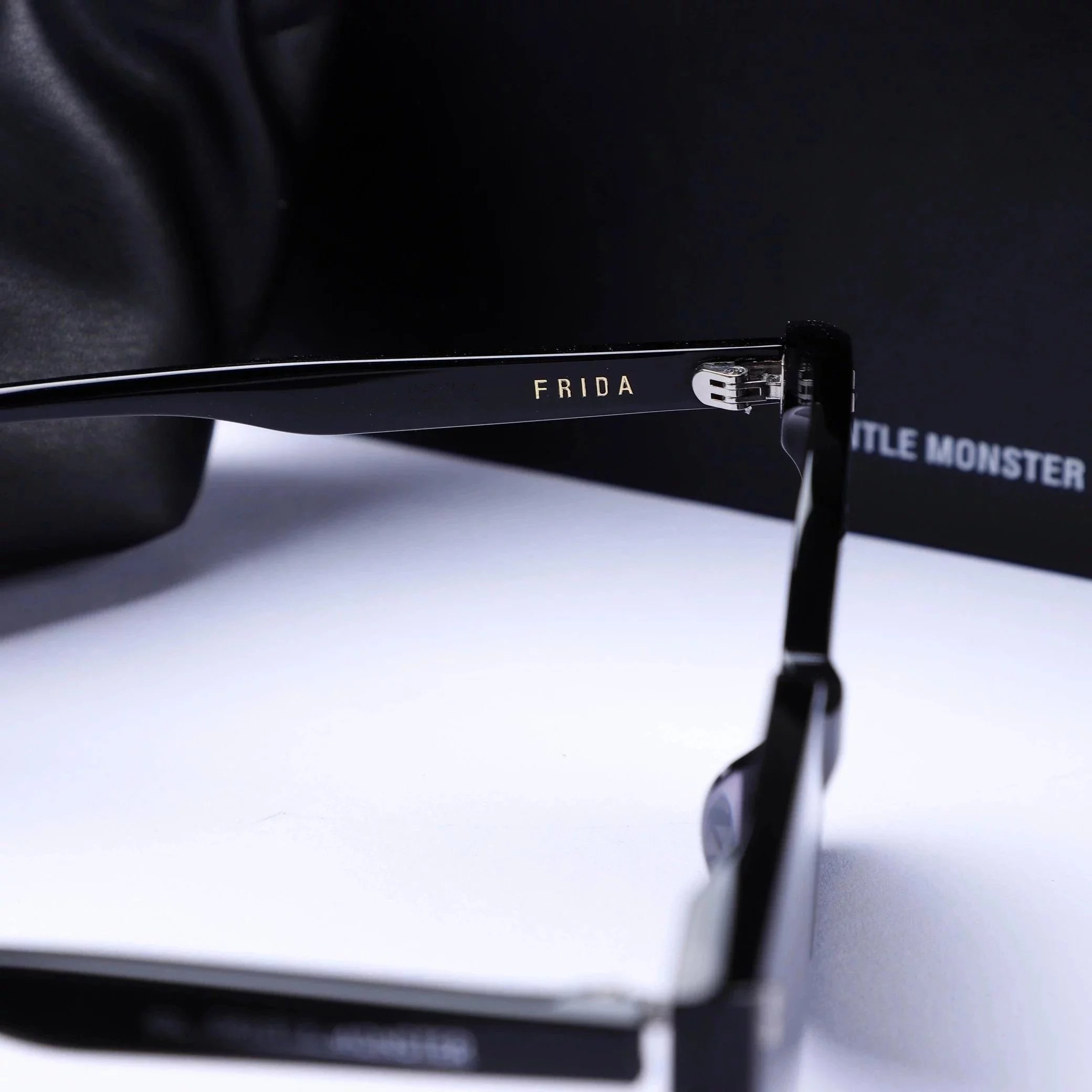 Item ID 8410 Gentleman Monster Sunglasses - Large frame classic versatile sunglasse