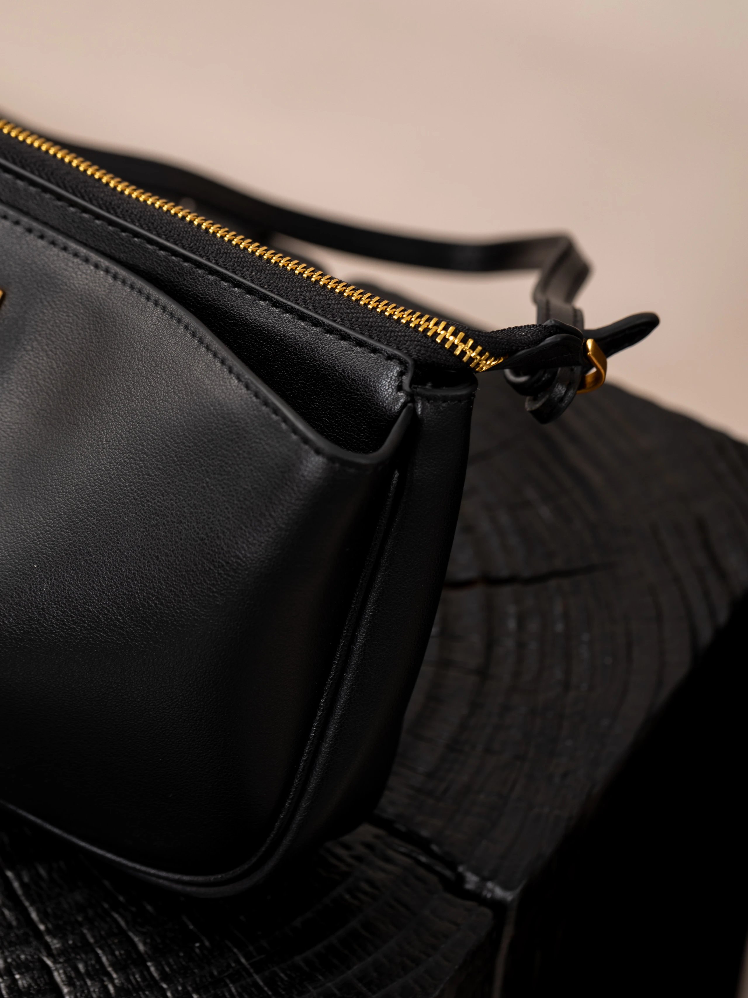 Item ID 8451 Balenc1aga Paris-2024s Redeo Series - Small Mahjong Bag - Imported Hea