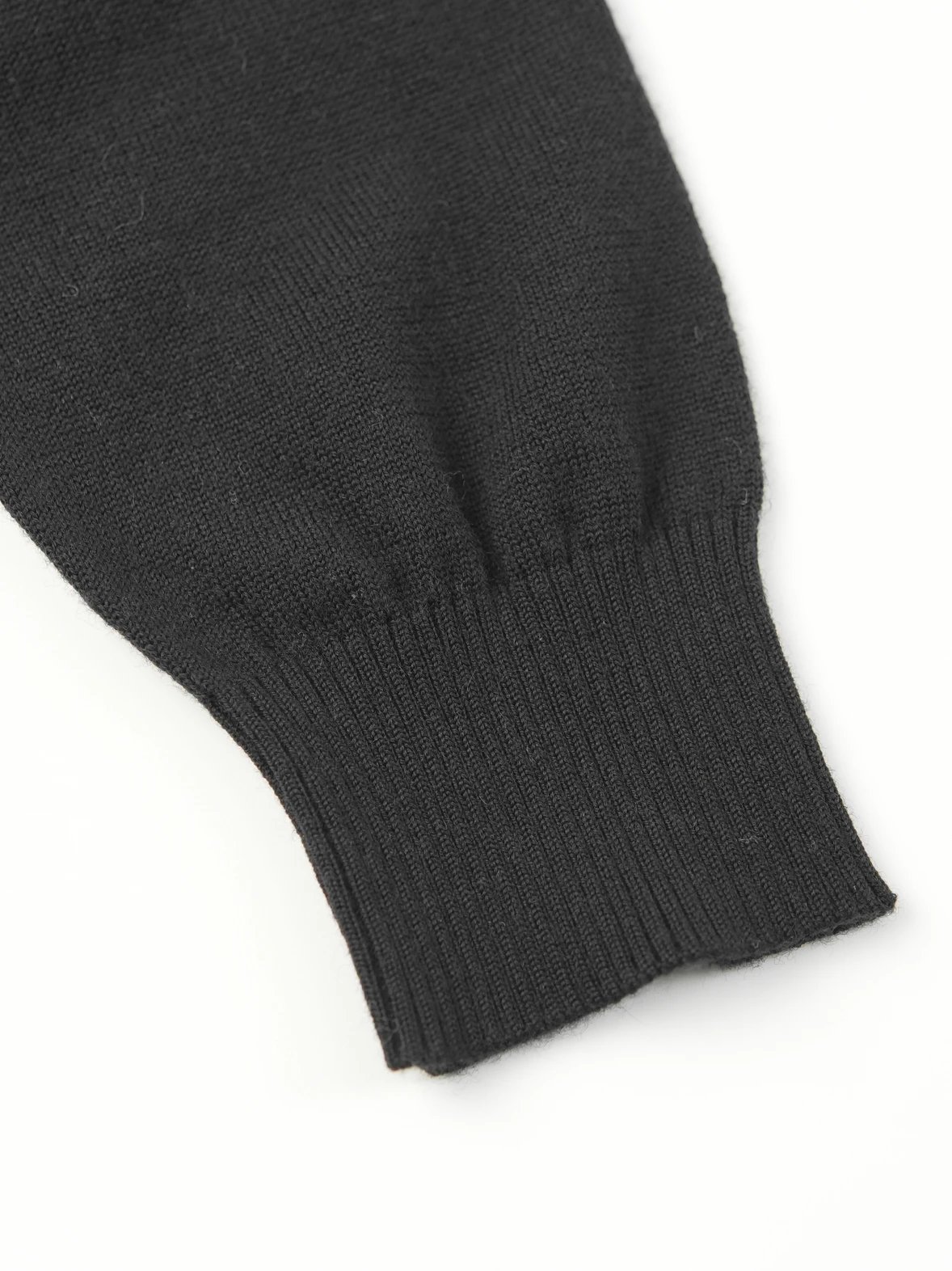 Item ID 8181 FEND1 Fendi FW24“100% Sheep wool ” relief logo solid logo detail long