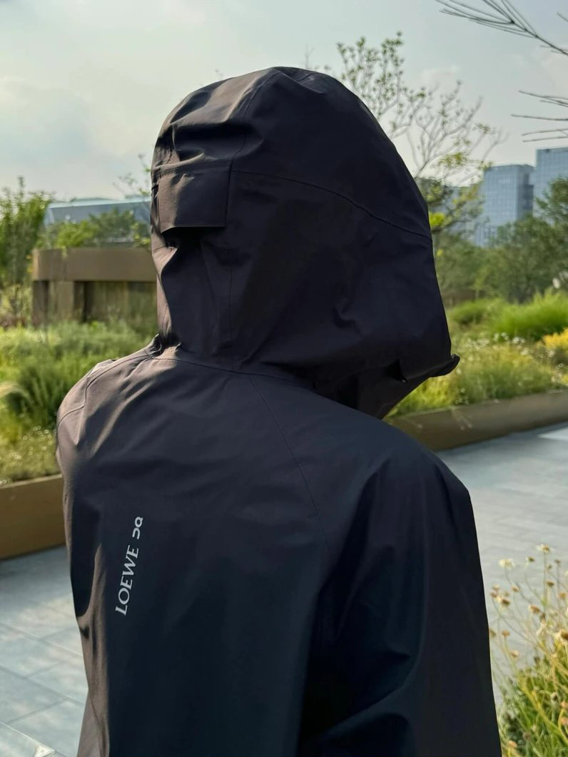 Item ID 8163 L0EWE-x-On-Royiwei-x-ongpao co branded -2024SS hard shell jacket - pol