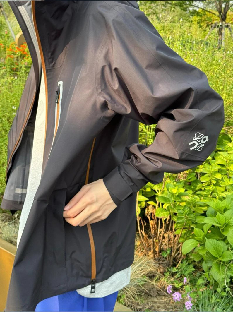 Item ID 8163 L0EWE-x-On-Royiwei-x-ongpao co branded -2024SS hard shell jacket - pol