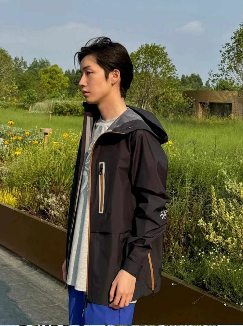 Item ID 8163 L0EWE-x-On-Royiwei-x-ongpao co branded -2024SS hard shell jacket - pol