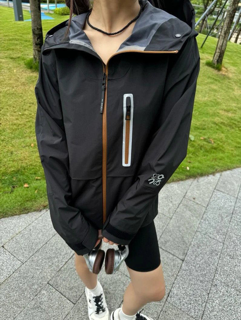 Item ID 8163 L0EWE-x-On-Royiwei-x-ongpao co branded -2024SS hard shell jacket - pol