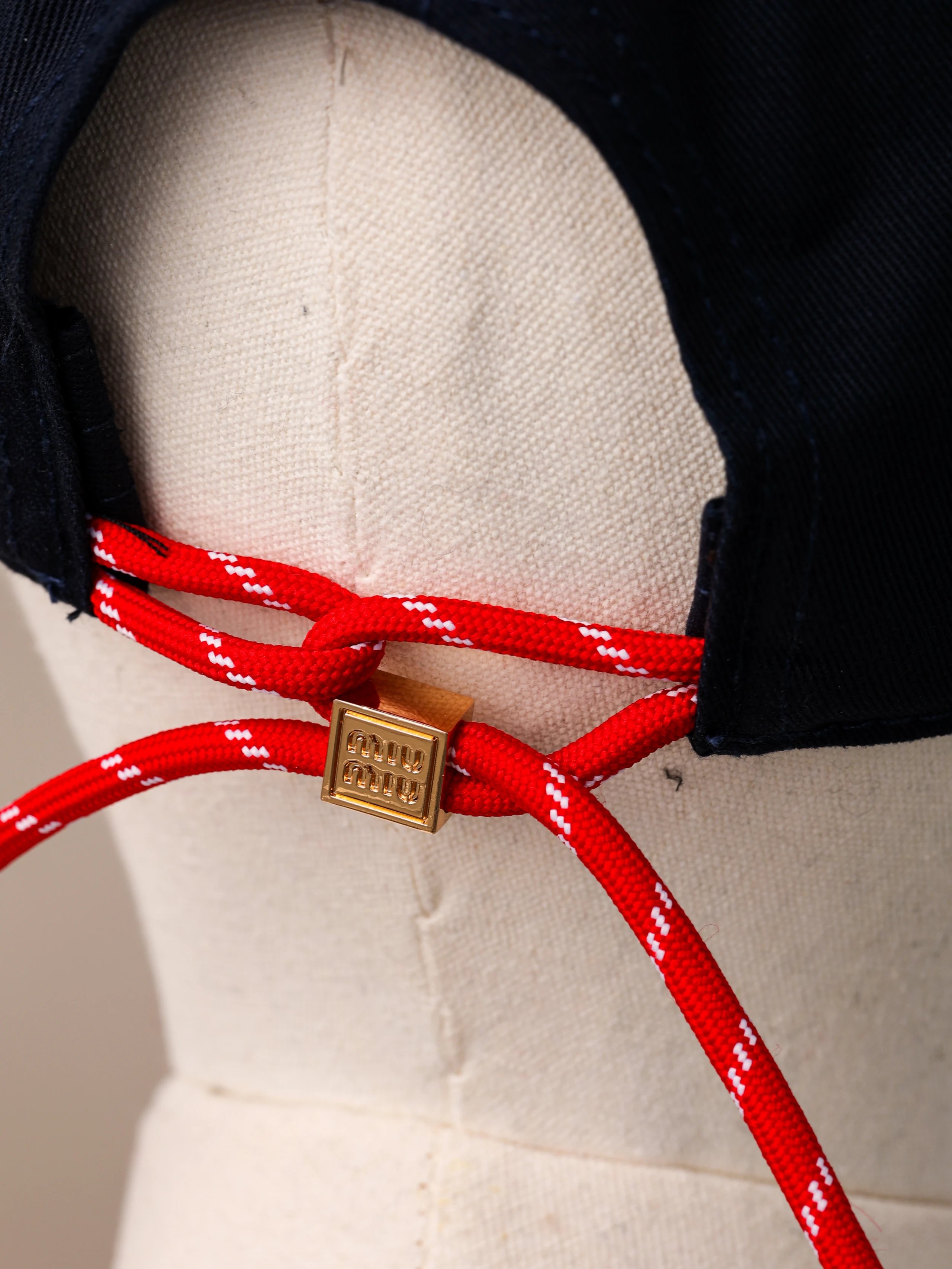 Item ID 8417 MiuMiu- Miu Miu -2024FW- Drawstring contrasting baseball cap - embroid