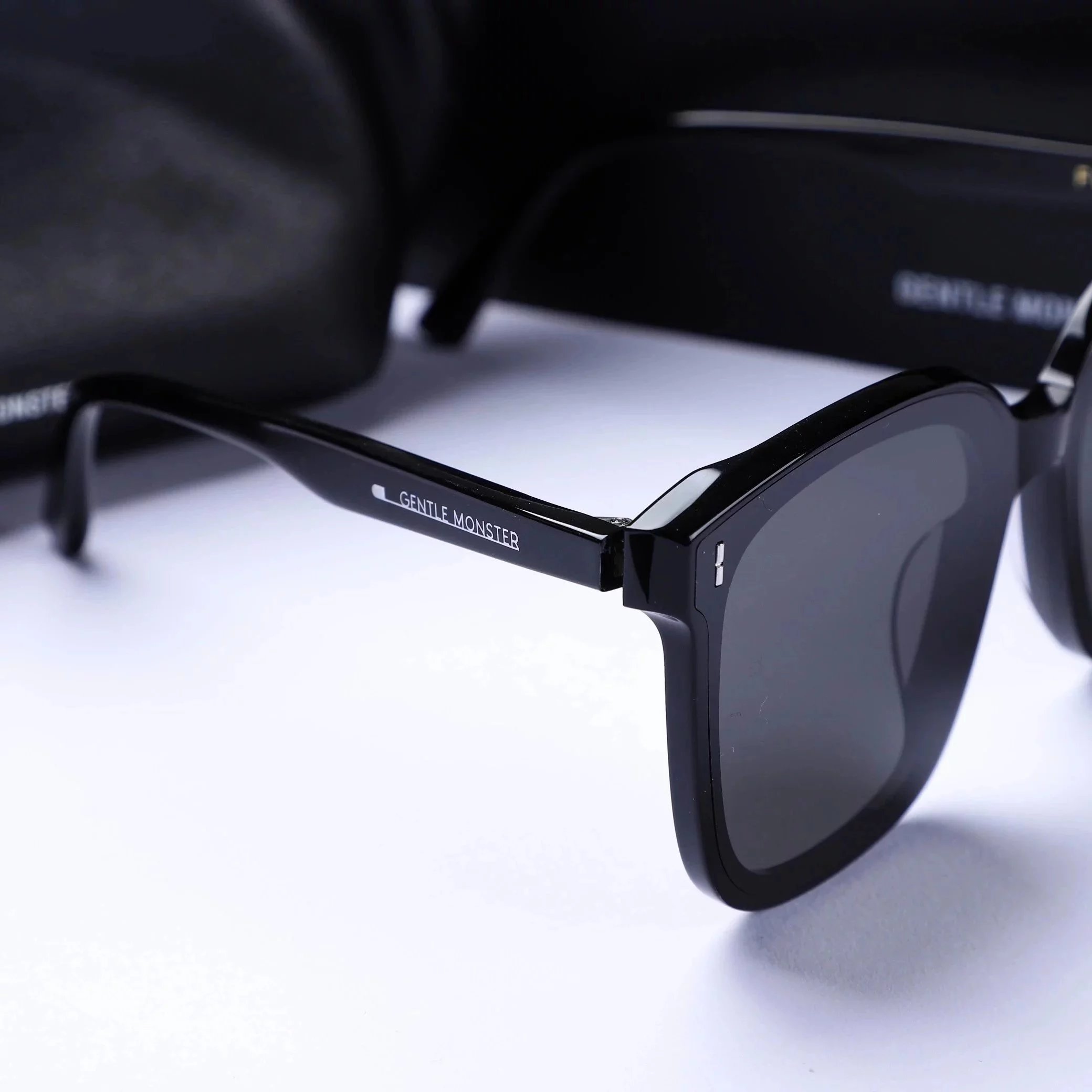 Item ID 8410 Gentleman Monster Sunglasses - Large frame classic versatile sunglasse