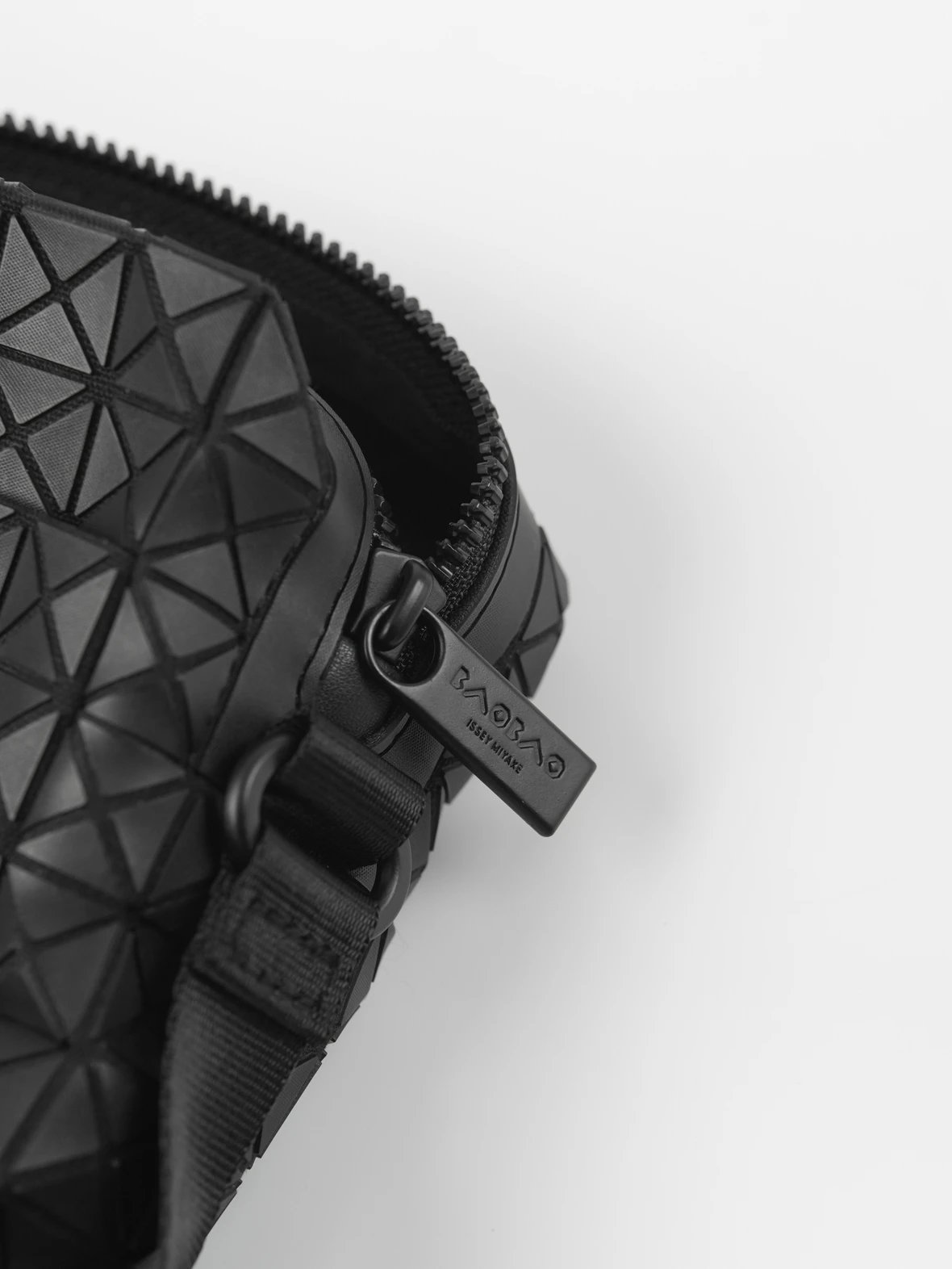 Item ID 8488 Issey Miyake -VOYAGER Series limited to March, matte matte solid color