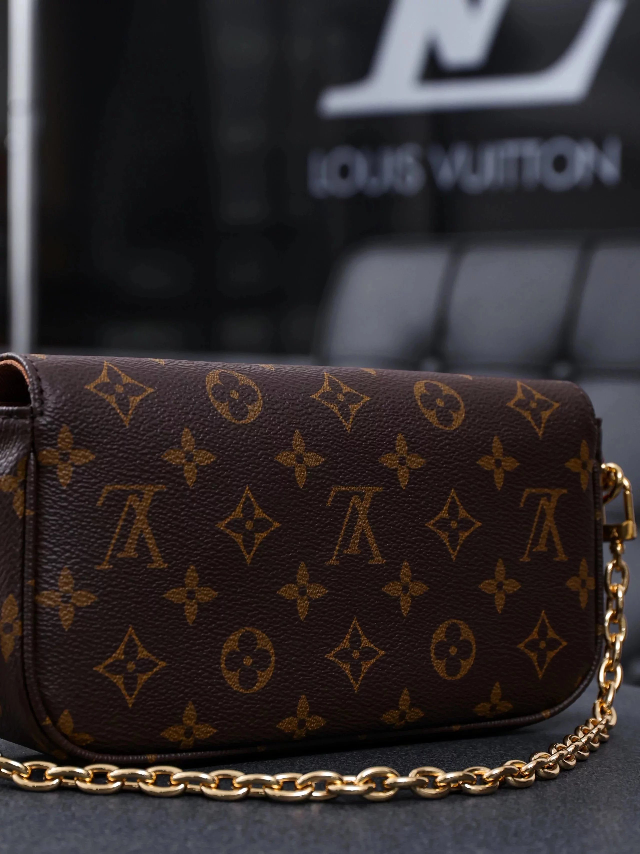 Item ID 8431 Advanced Customization - Wallet On Main IV Handbag - Underarm Bag - Ch