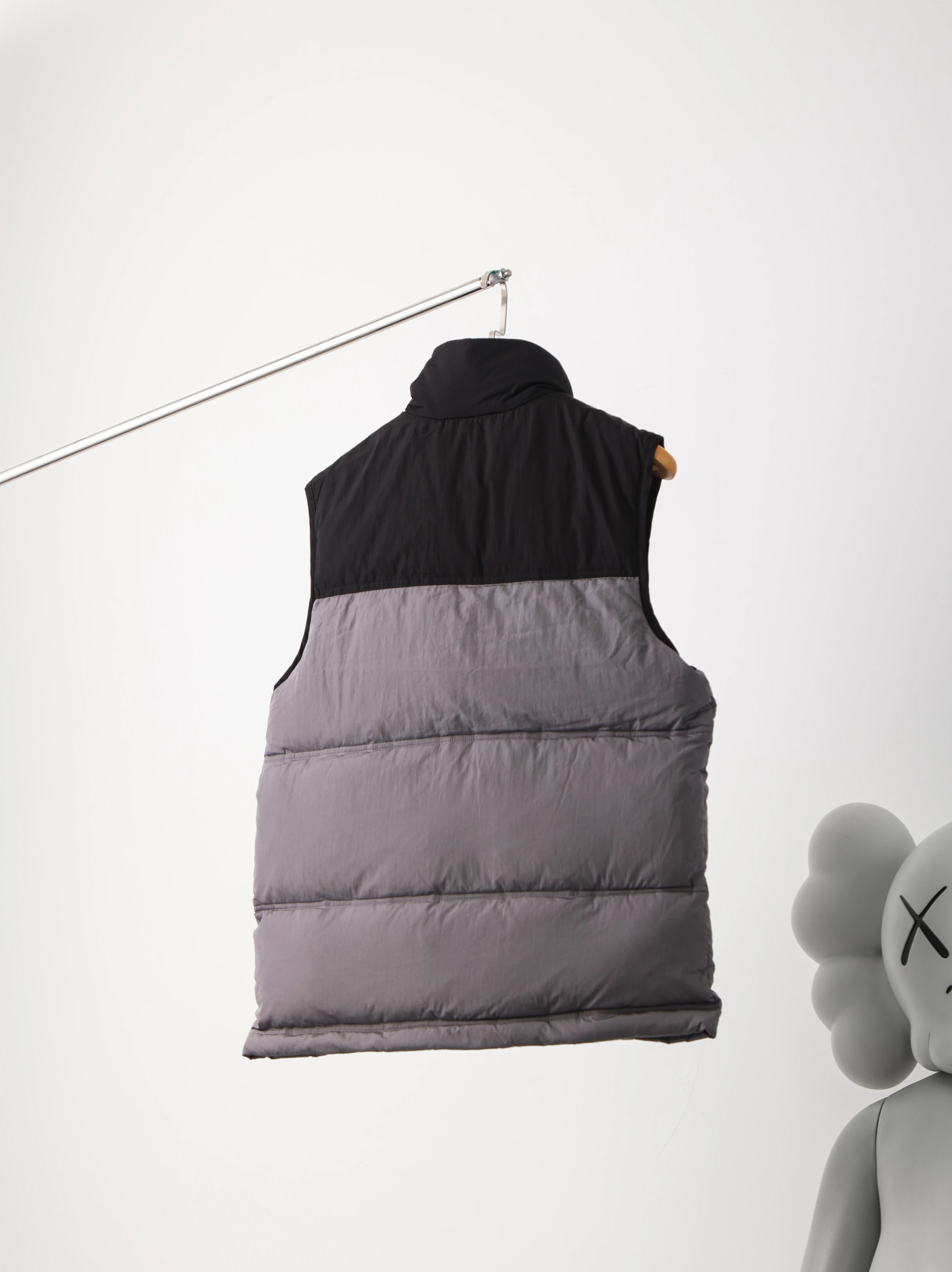 Item ID 8362 AM1PARIS-Am1- down vest - Heart embossed badge vest - Available in bla