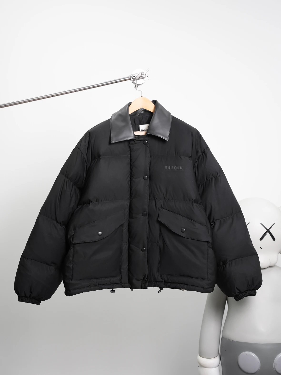 Item ID 8126 M1UM1U Miu Miu FW24“90 white duck down ” Lapel drawstring hem zipper l