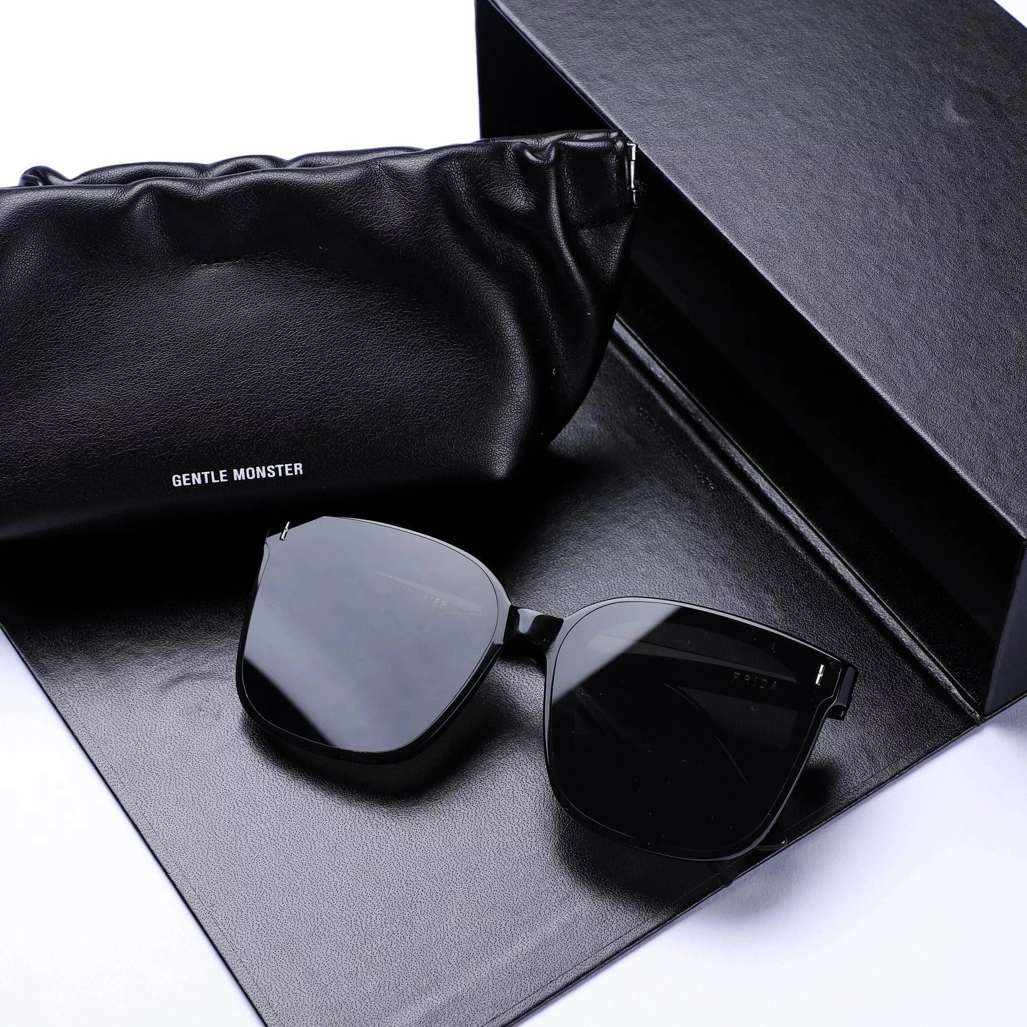 Item ID 8410 Gentleman Monster Sunglasses - Large frame classic versatile sunglasse