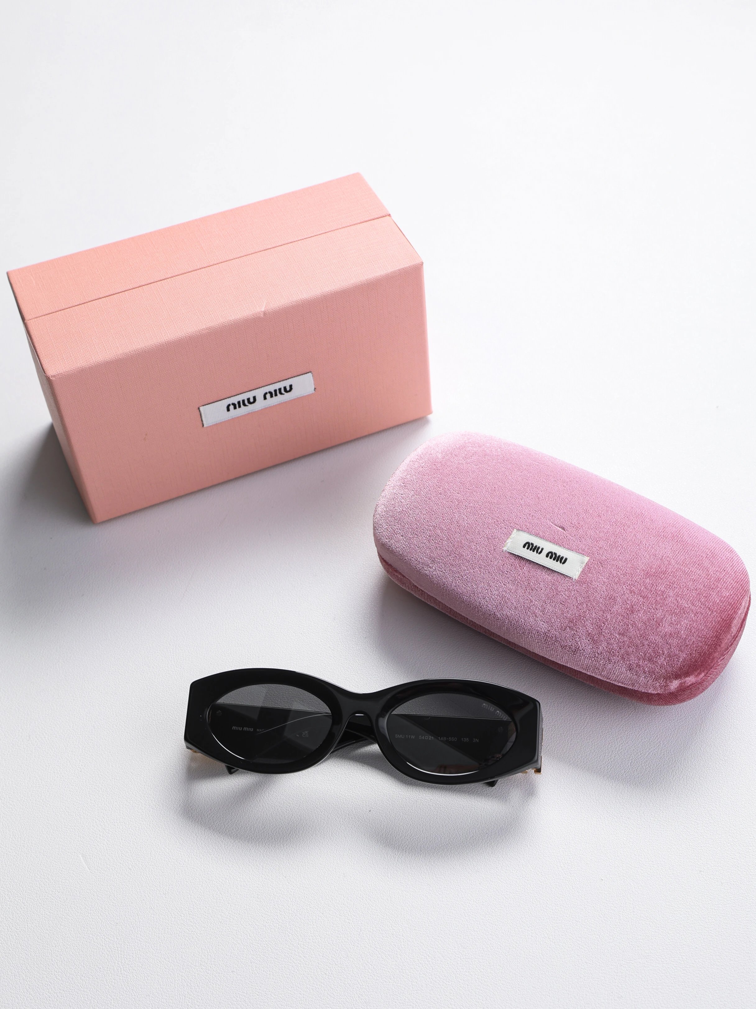 Item ID 8412 M1u-Miu- Miu Miu -2022ss- Classic - cat eye sunglasses - flat frame su