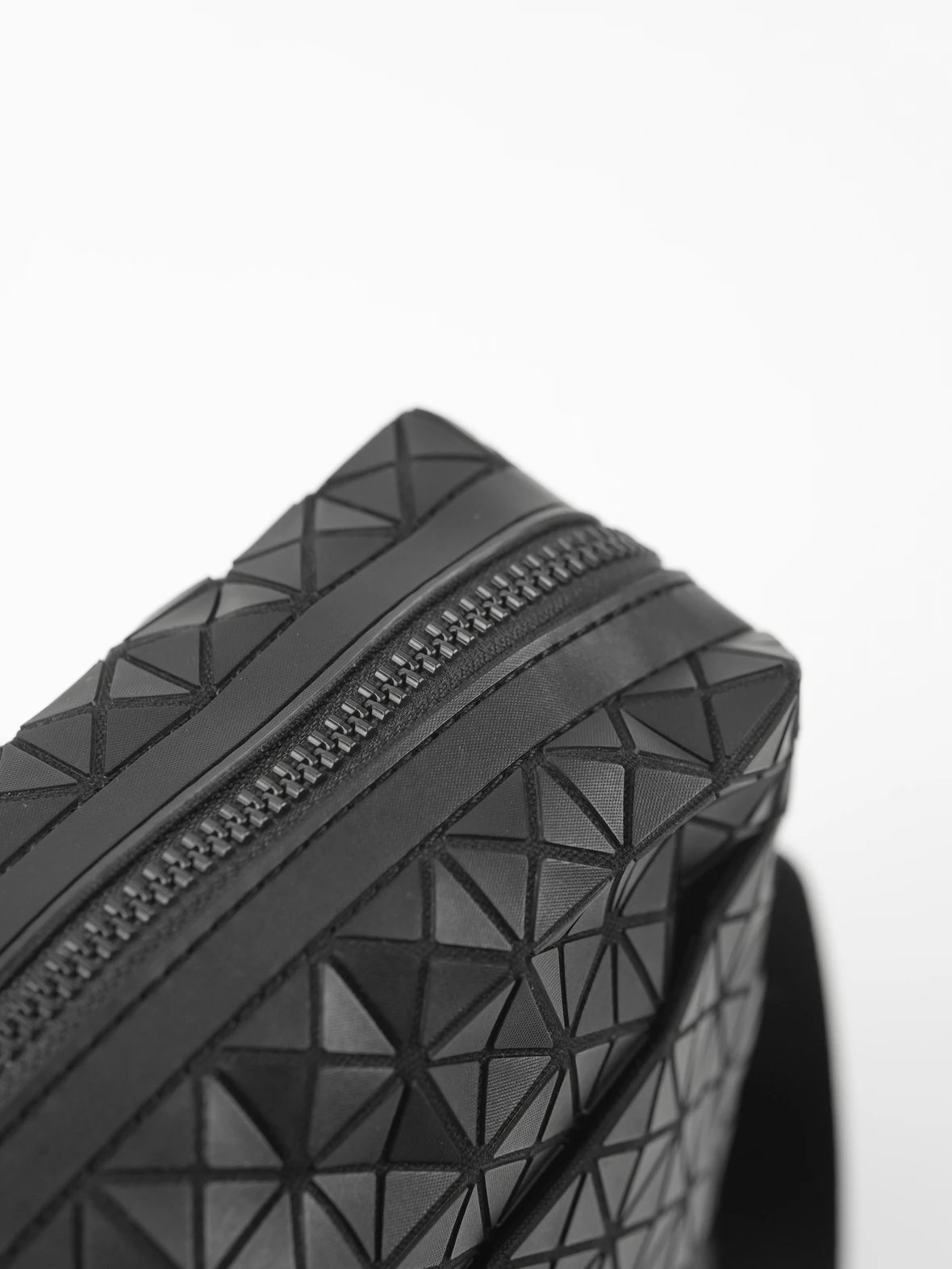 Item ID 8488 Issey Miyake -VOYAGER Series limited to March, matte matte solid color