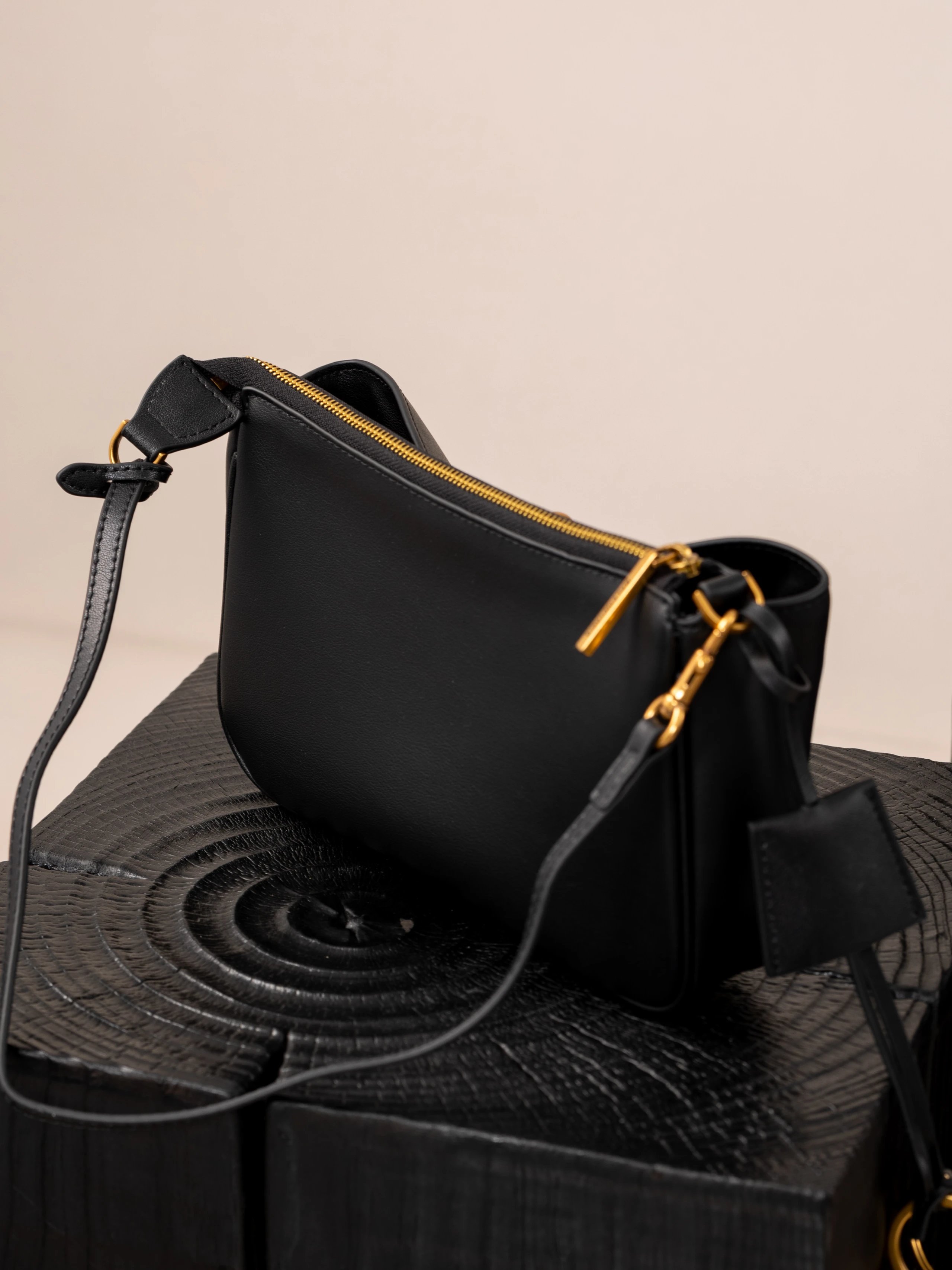 Item ID 8451 Balenc1aga Paris-2024s Redeo Series - Small Mahjong Bag - Imported Hea