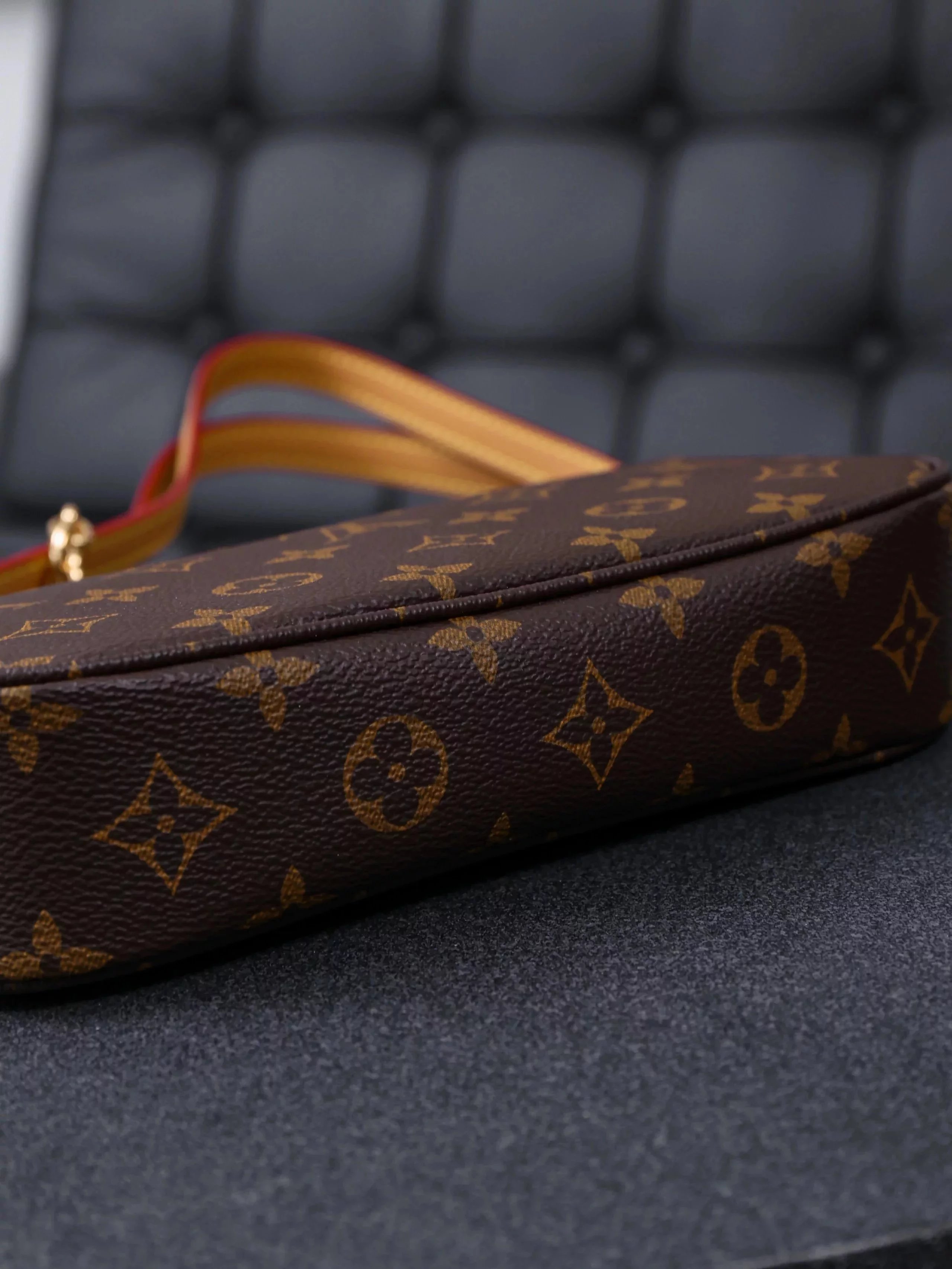 Item ID 8431 Advanced Customization - Wallet On Main IV Handbag - Underarm Bag - Ch