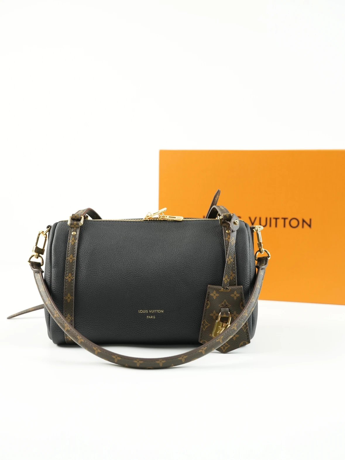 Item ID 8474 Express Black Knight - _Imported calf leather_ _NFC chip_ classic patt