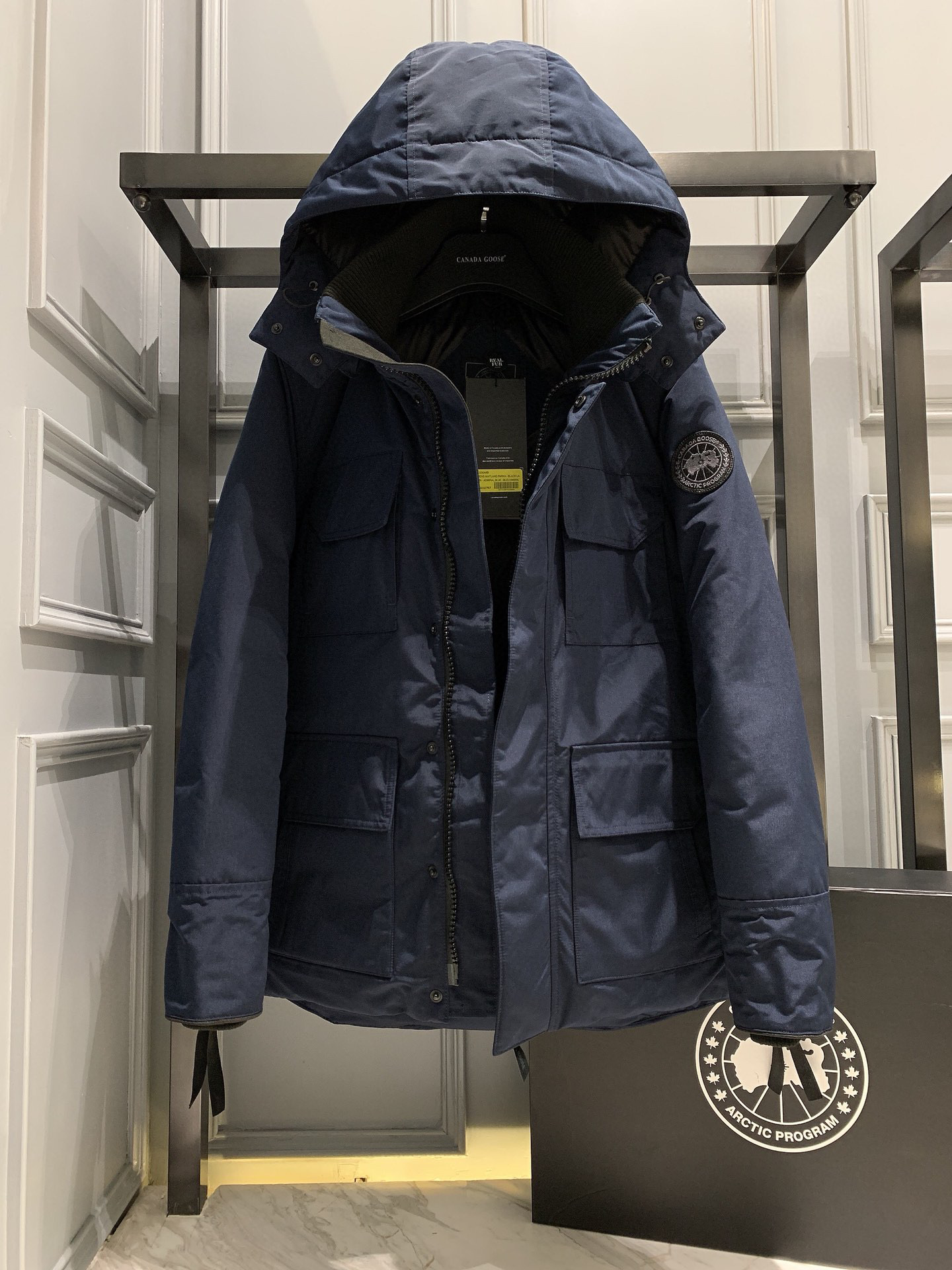 大鹅23男款黑标_羽绒服