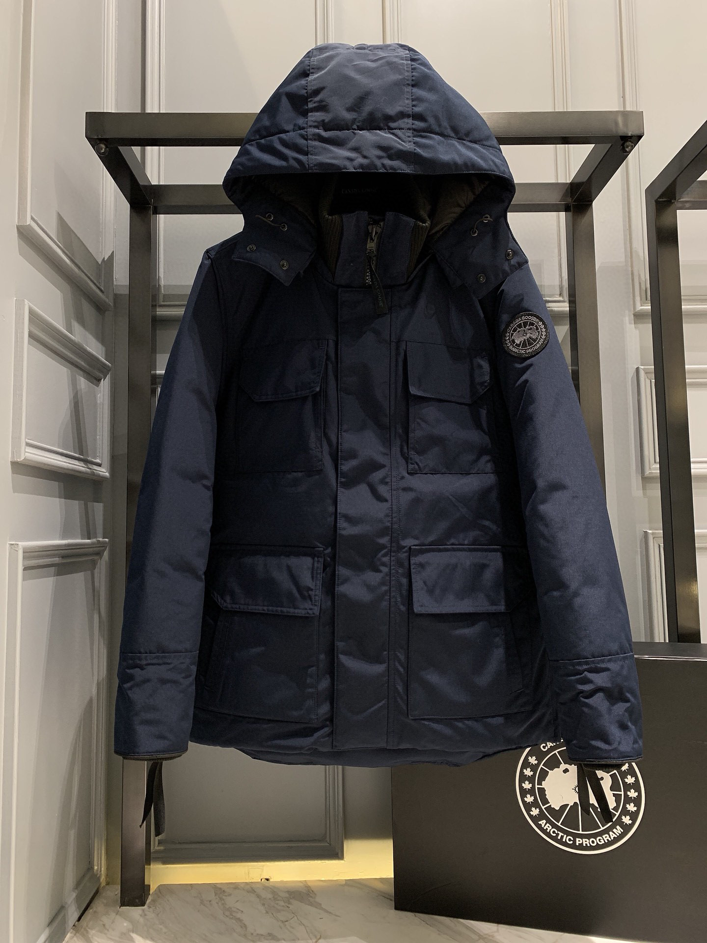 大鹅23男款黑标_羽绒服