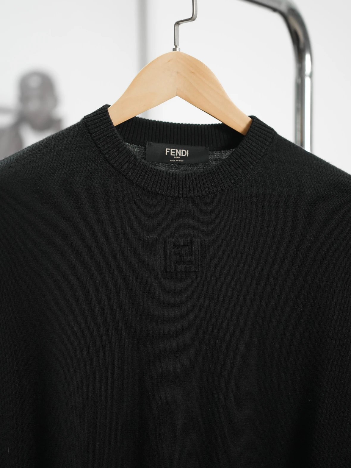Item ID 8181 FEND1 Fendi FW24“100% Sheep wool ” relief logo solid logo detail long