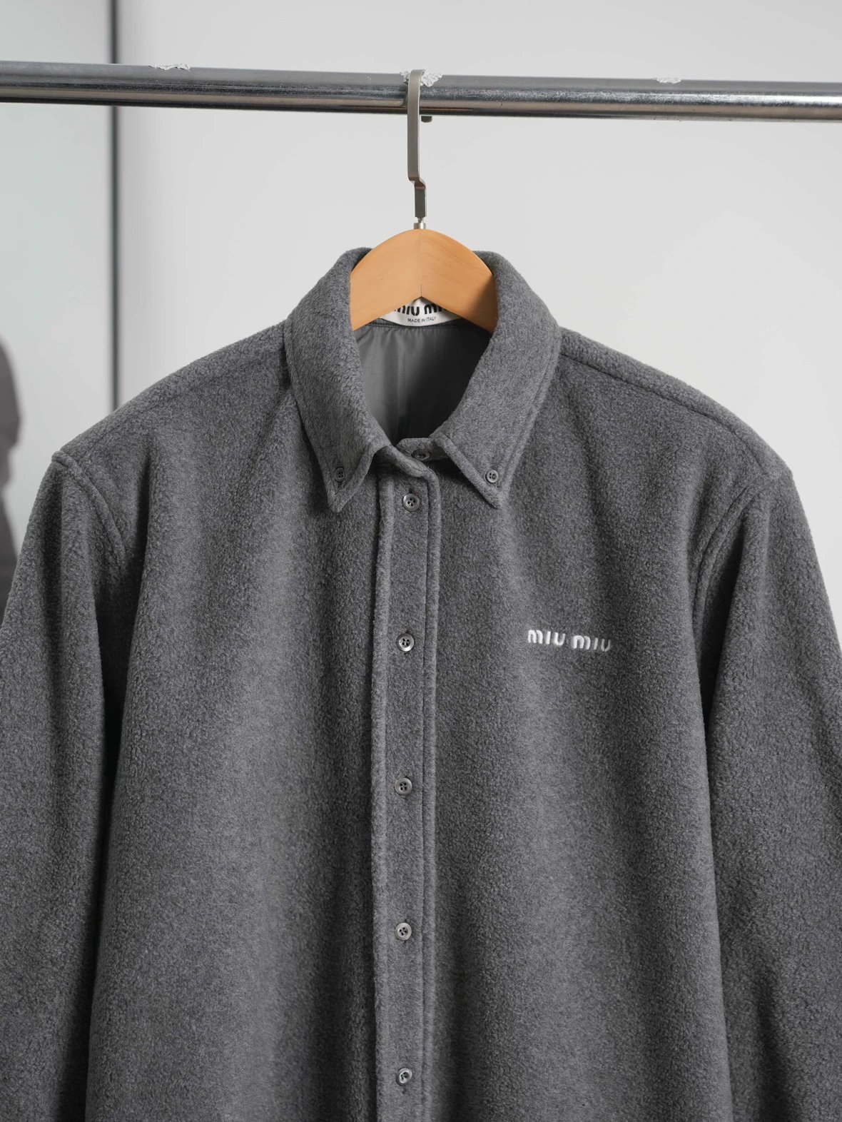 Item ID 8219 M1UM1U Miu Miu _Double Brush Single Shake Velvet Craft_ Loose Edition