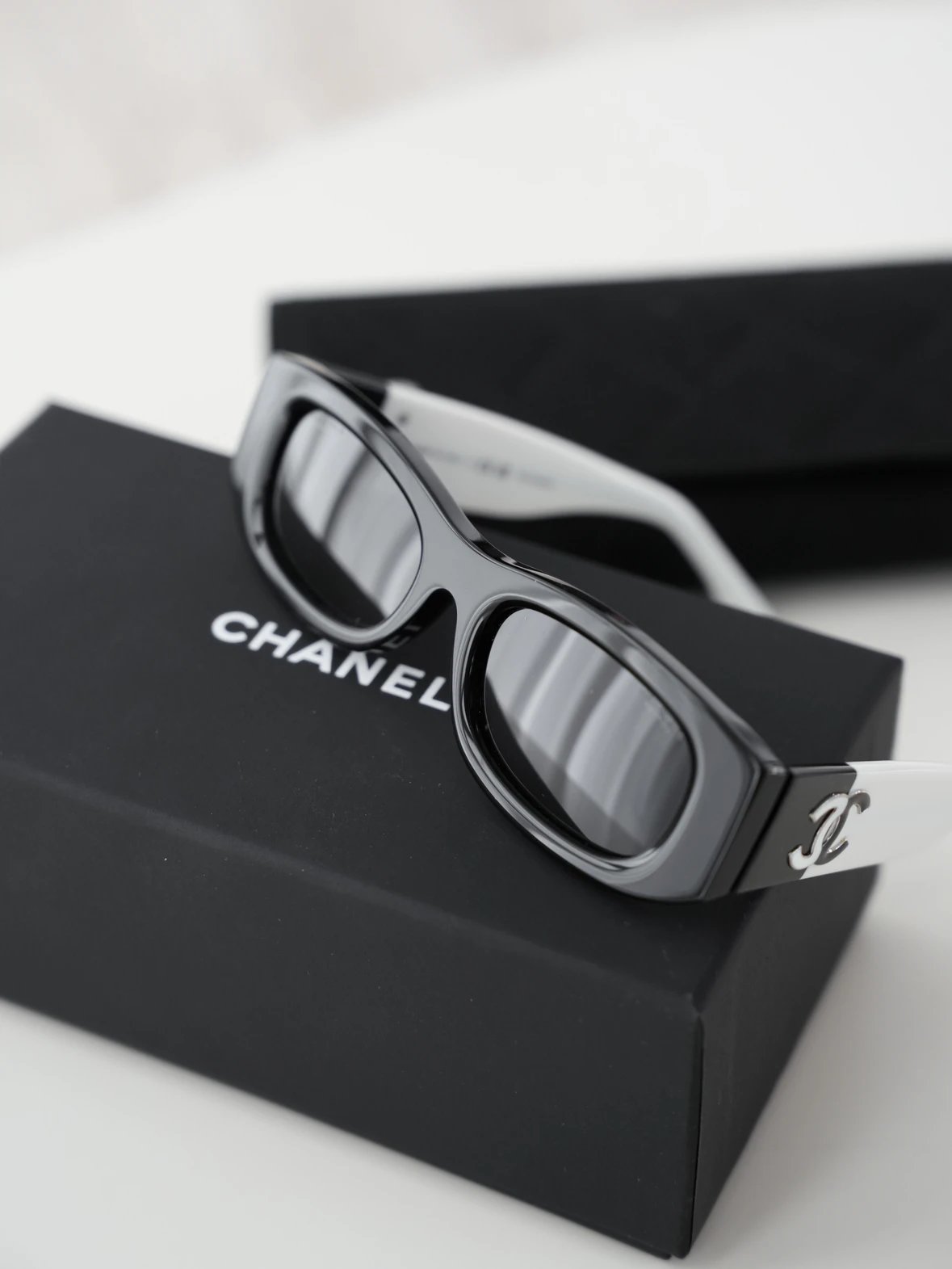 Item ID 8415 Xiaoxiang 5525 Glasses _Adjustable Degree_ Leg Logo Irregular Sunglass