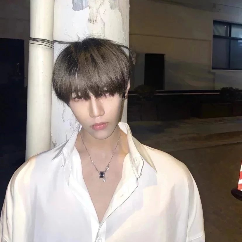 Item ID 8372 Baoge -BGR- Takaraya - Charity Little Red Man Black Ceramic Pendant S9