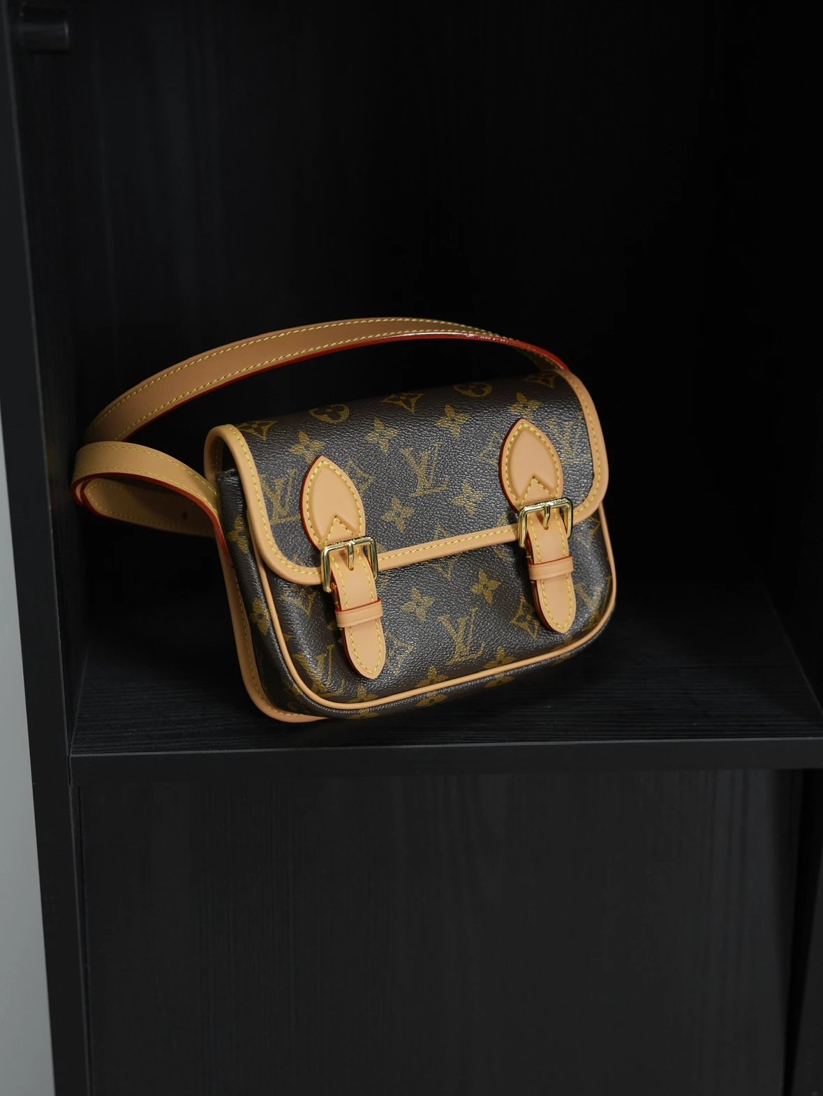 Item ID 8447 Archive _Personal Cardboard - Custom Leather_ Dazzling Metal Piece Mag