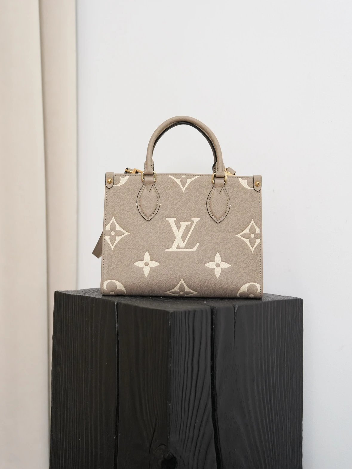 Item ID 8501 ONTHEGO-PM - Classic Old Flower Full Print - Cow Leather - Jungle Bag