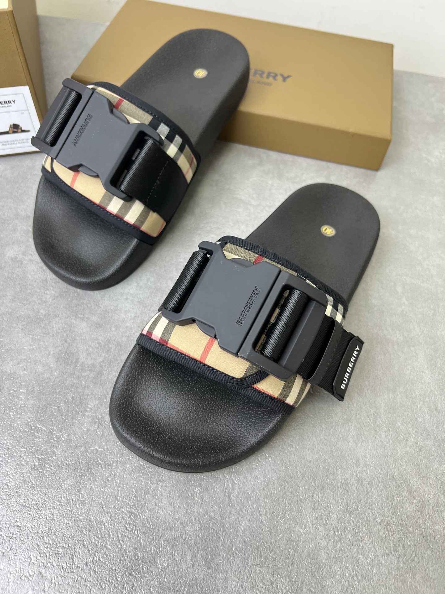 bbr新款搭扣复古凉鞋